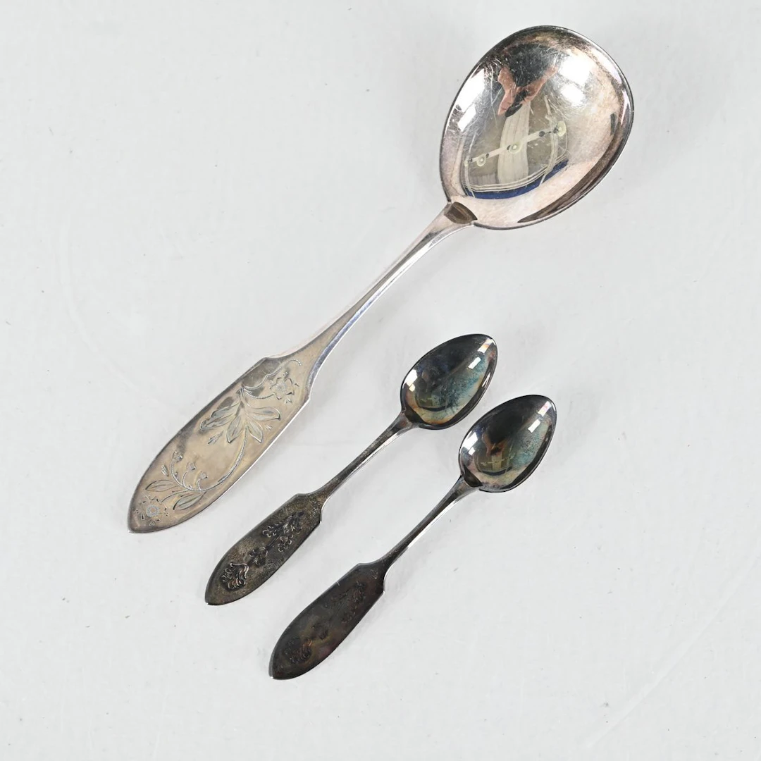 Serveringssked samt 2 kaffeskedar, Tornedal, silver