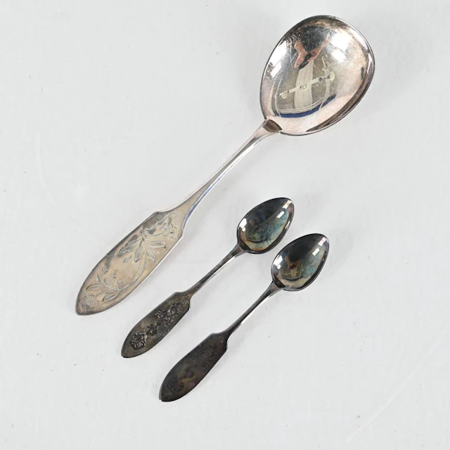 Serveringssked samt 2 kaffeskedar, Tornedal, silver