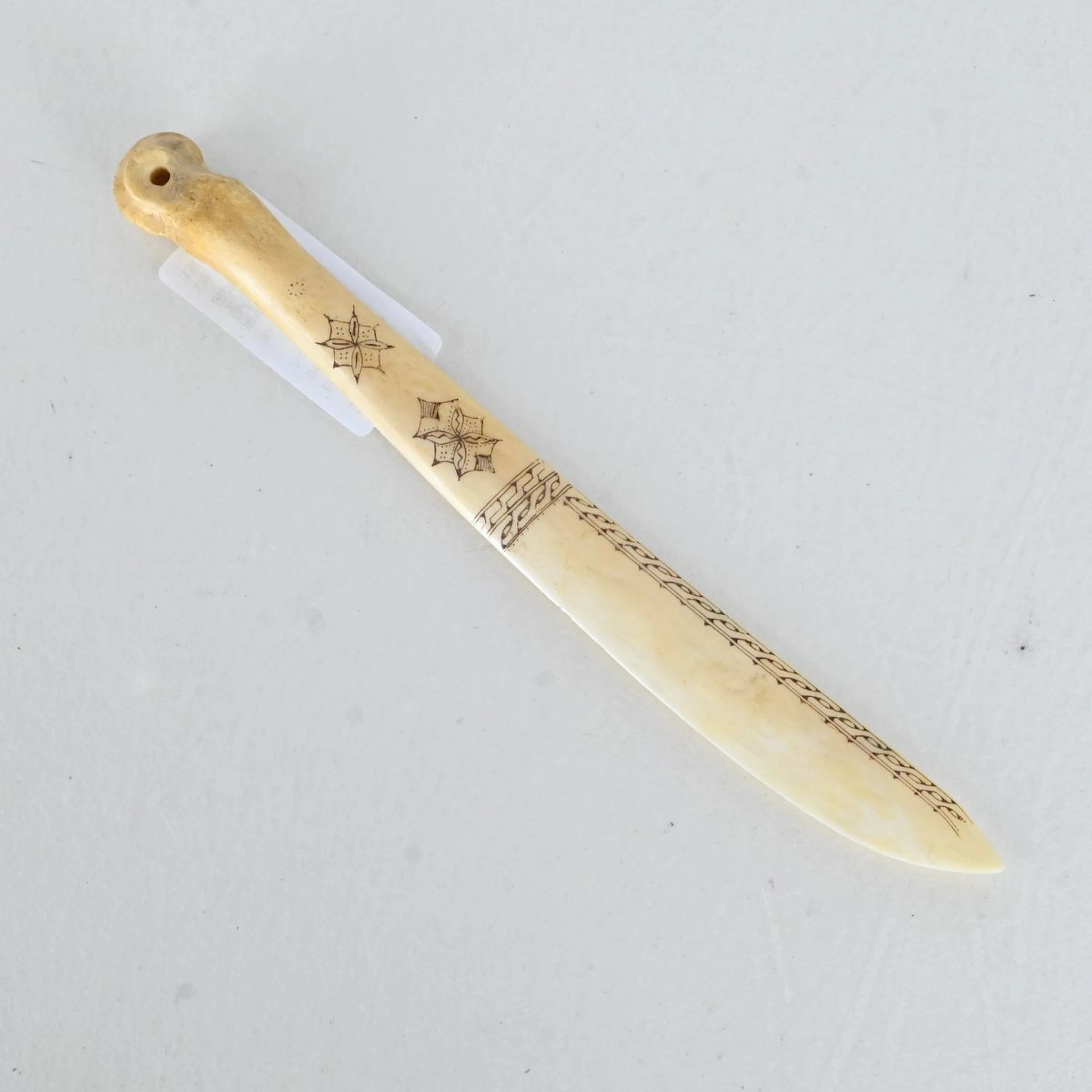 Esse Poggats, brevkniv, horn