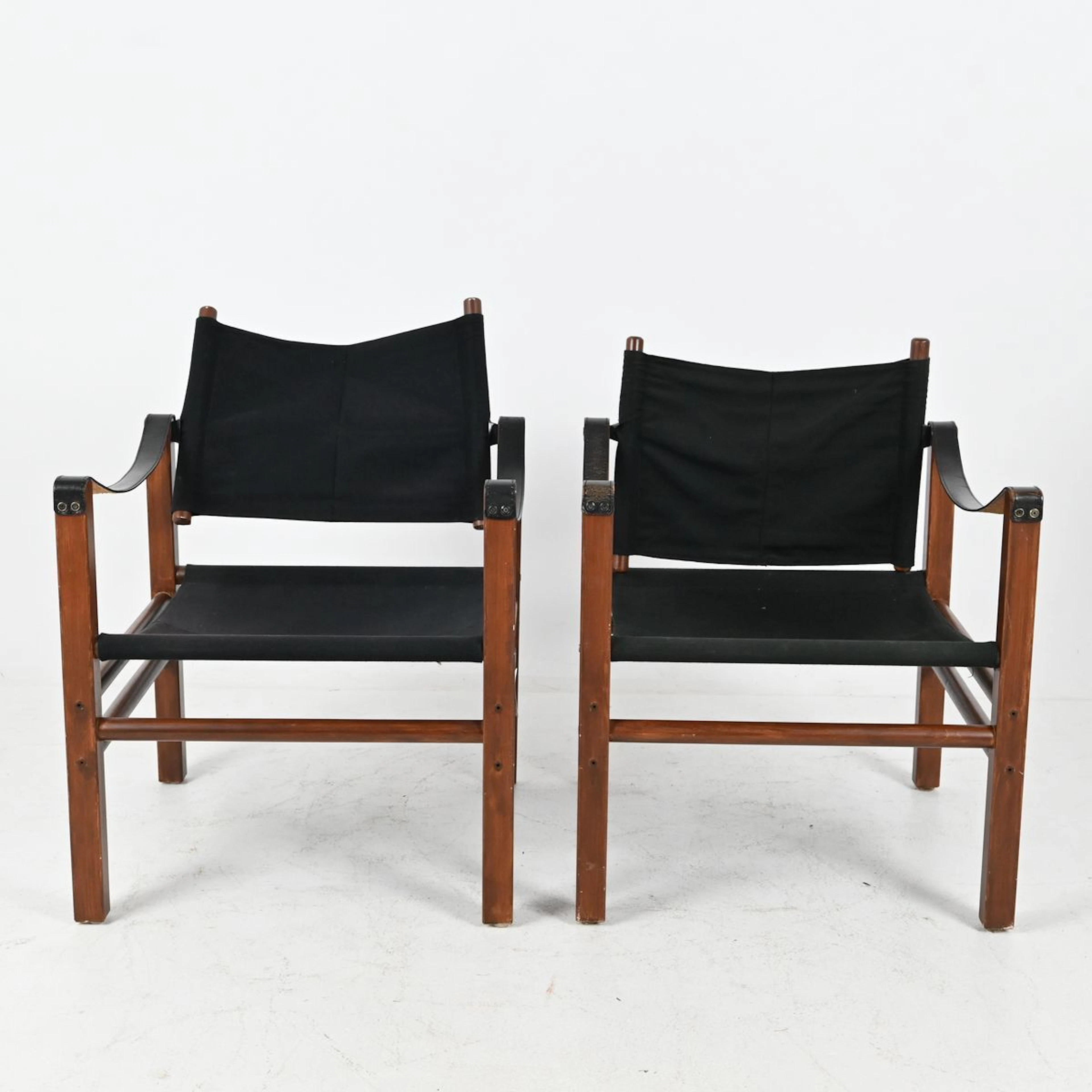 Safaristolar, 2 st, svart tyg och brunbetsat trä, 1960-70 tal
