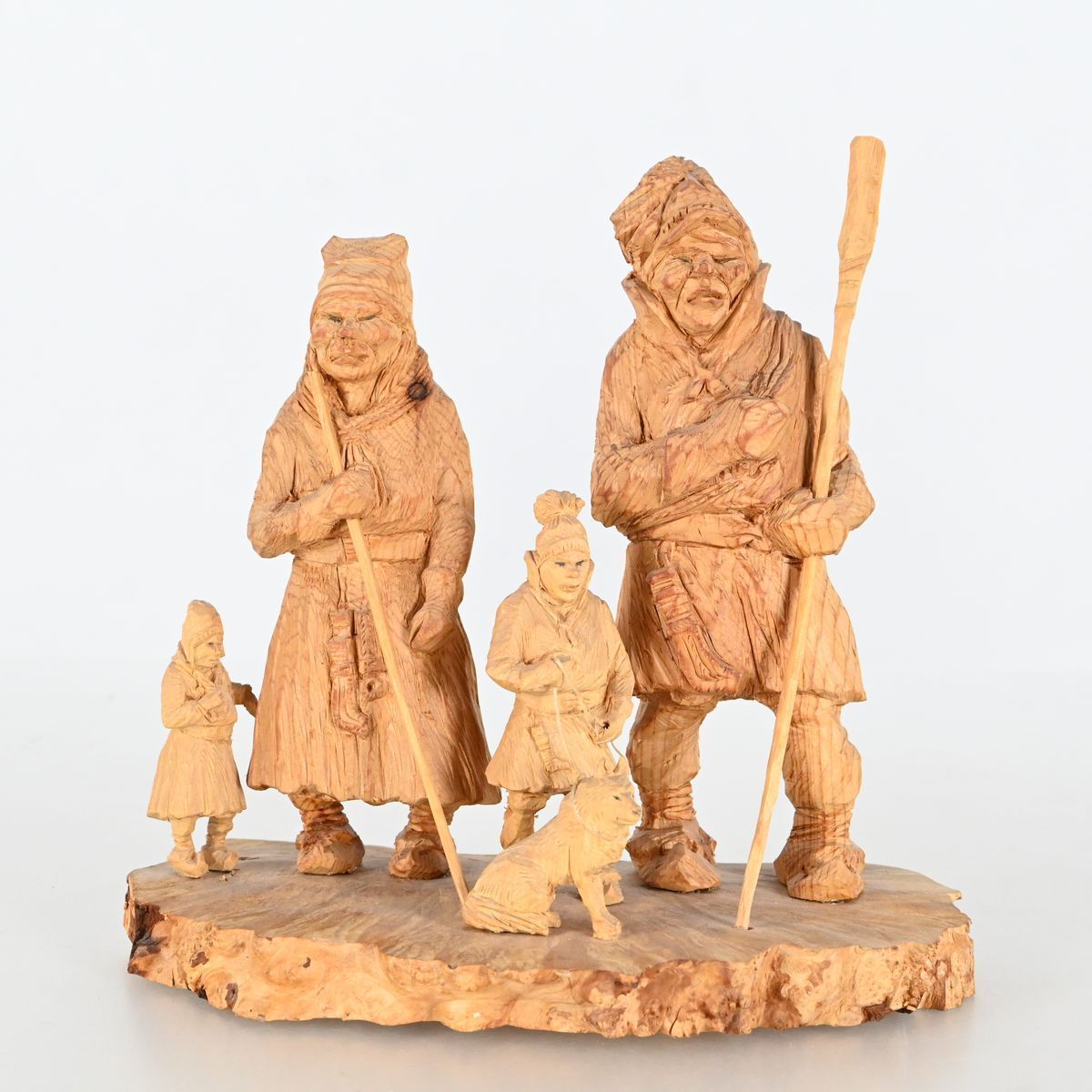 Martin Stenström, Träskulptur, Samefamilj, signerad M.S