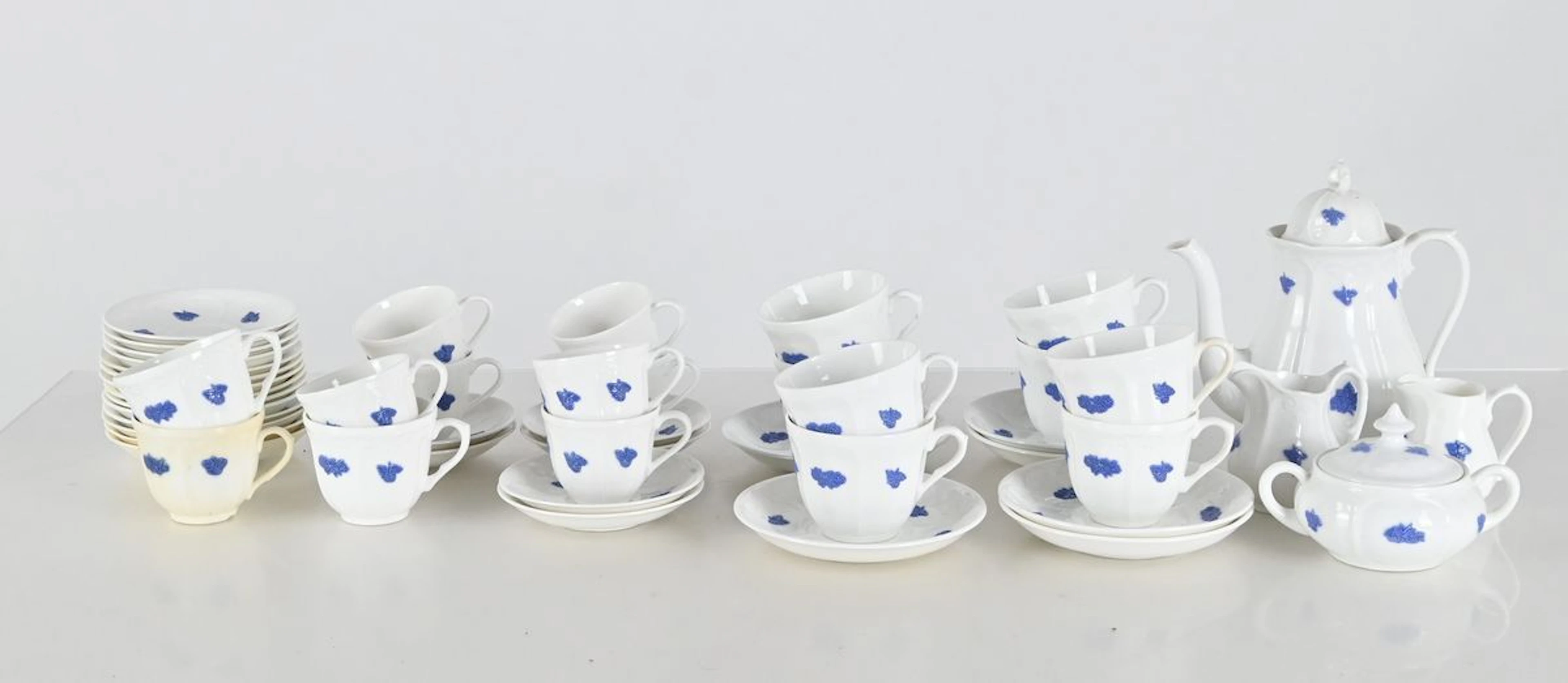Servisdelar "Blå blom", te och kaffe, Gustavsberg och Rörstrand