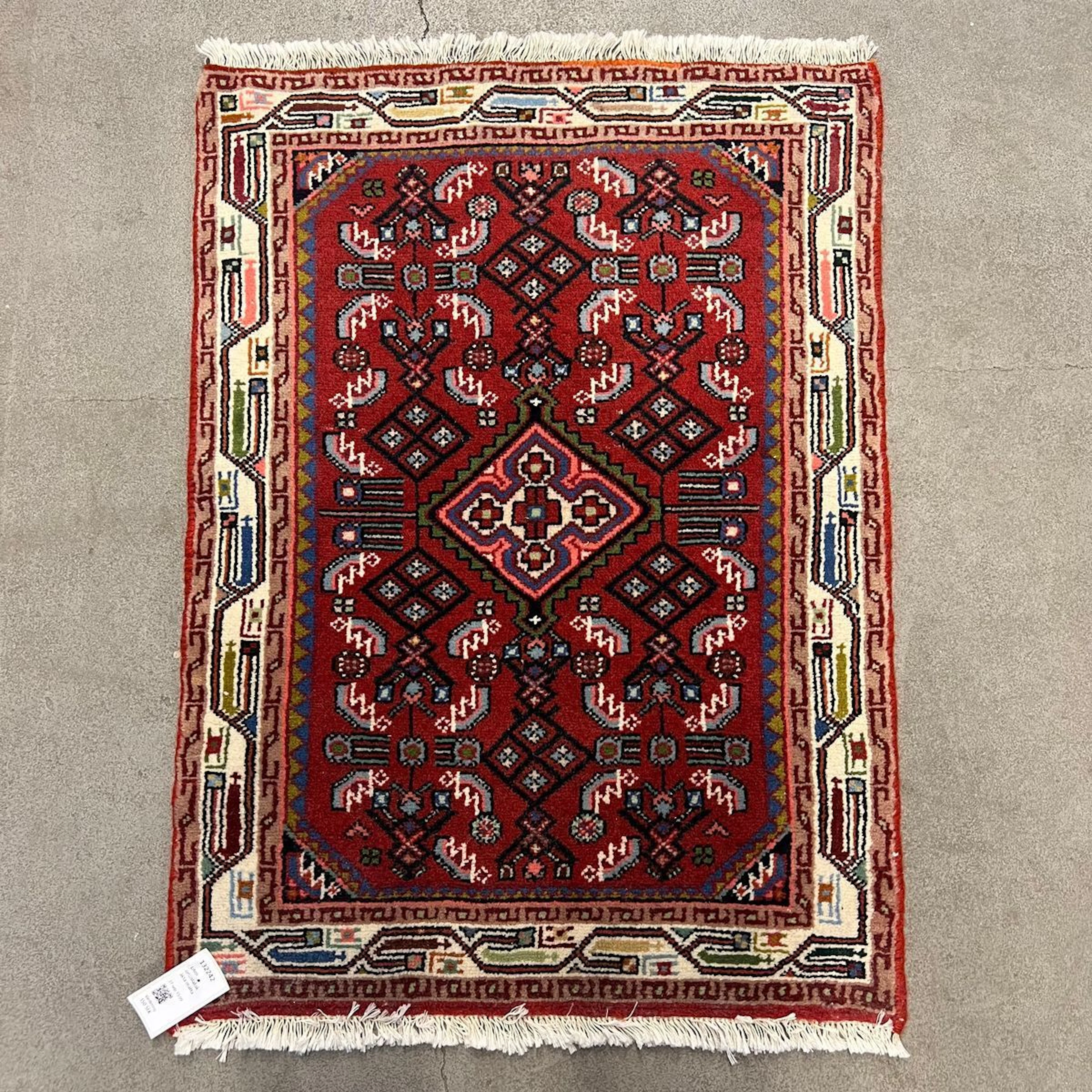 Liten orientalisk äkta matta