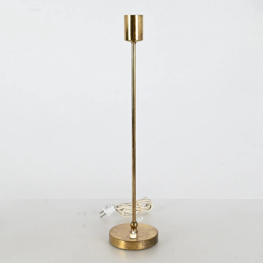 Josef Frank, Bordslampa modell G2332, mässing, Firma Svenskt Tenn