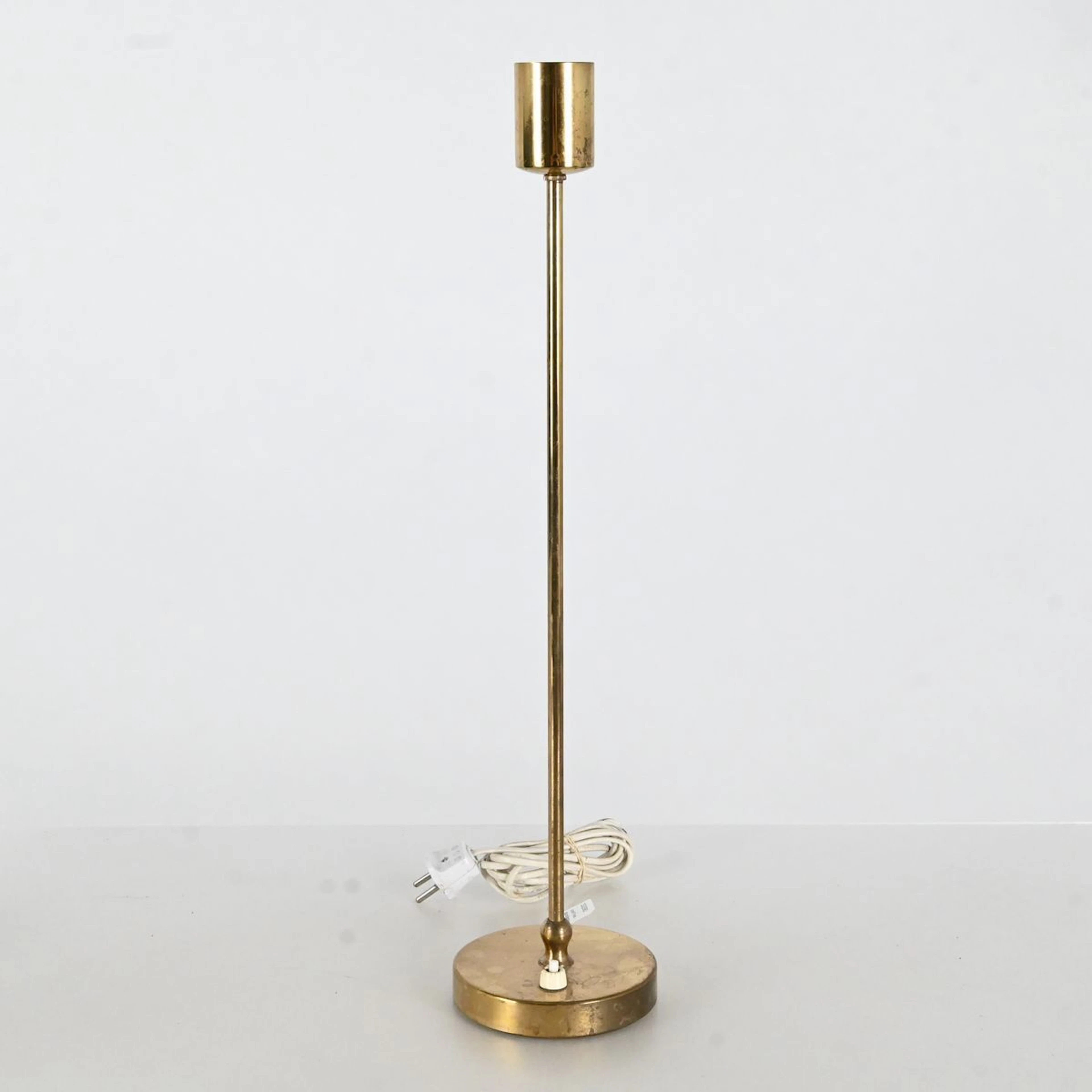 Josef Frank, Bordslampa modell G2332, mässing, Firma Svenskt Tenn