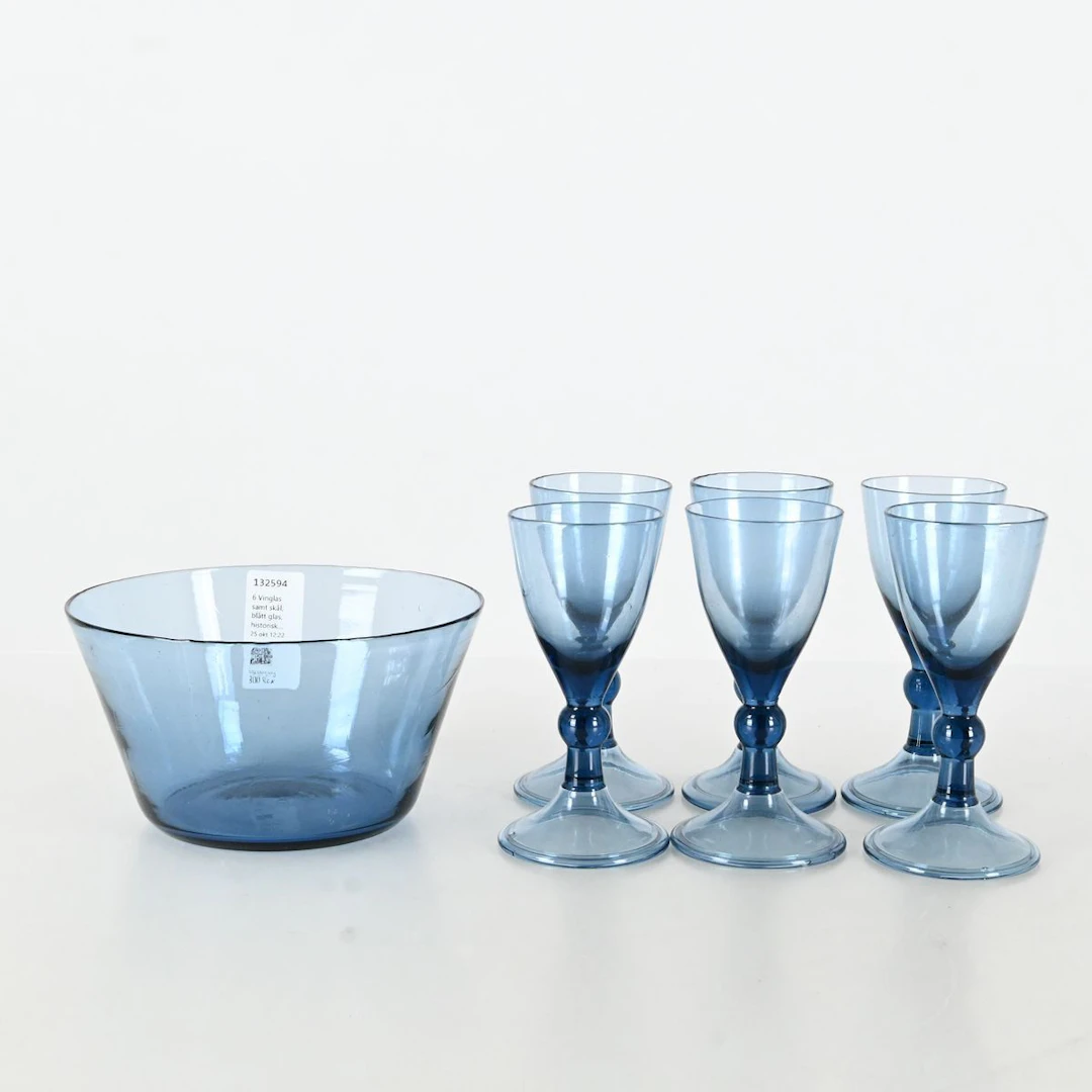 6 Vinglas samt skål, blått glas, historisk modell