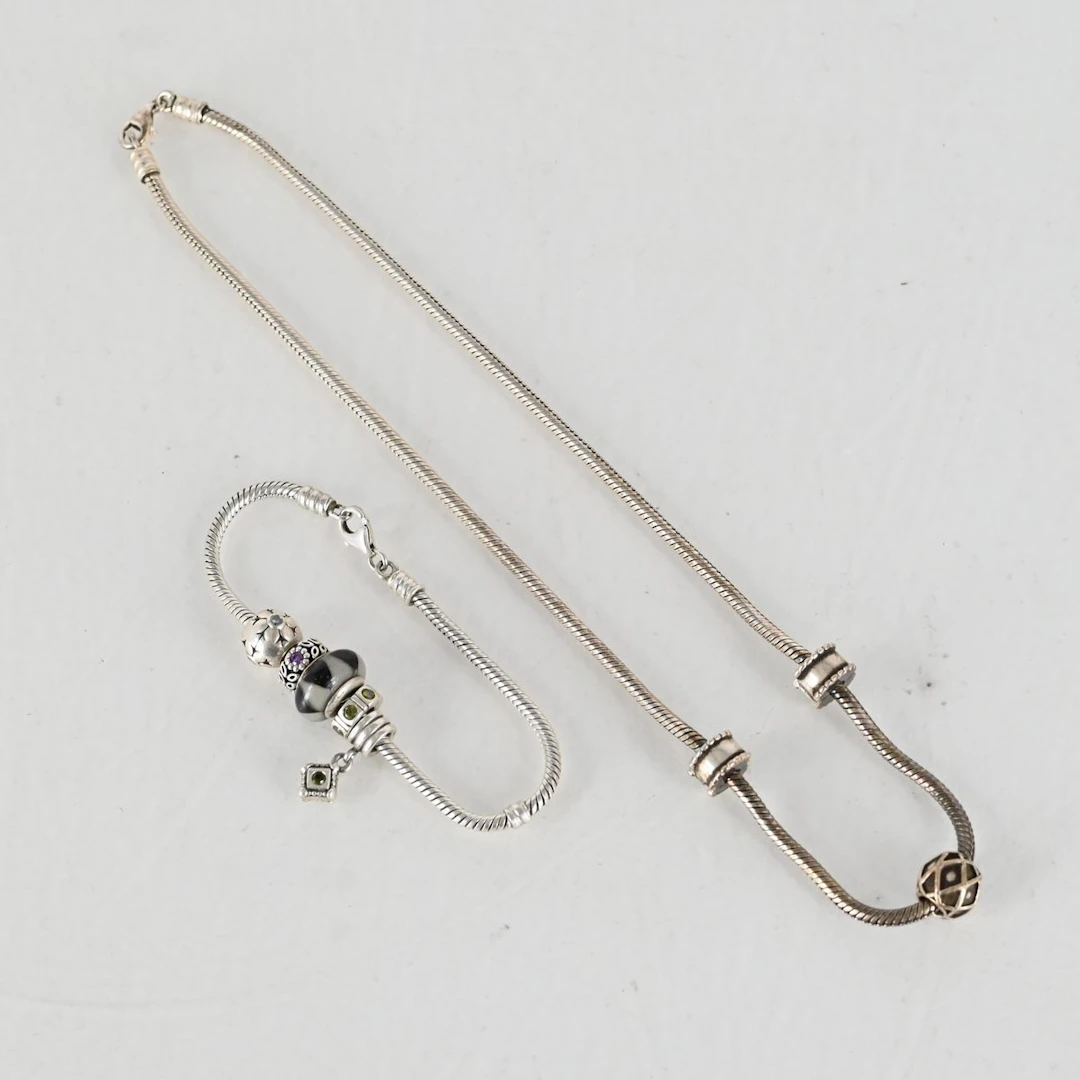 Halsband och armband med berlocker, sterling silver