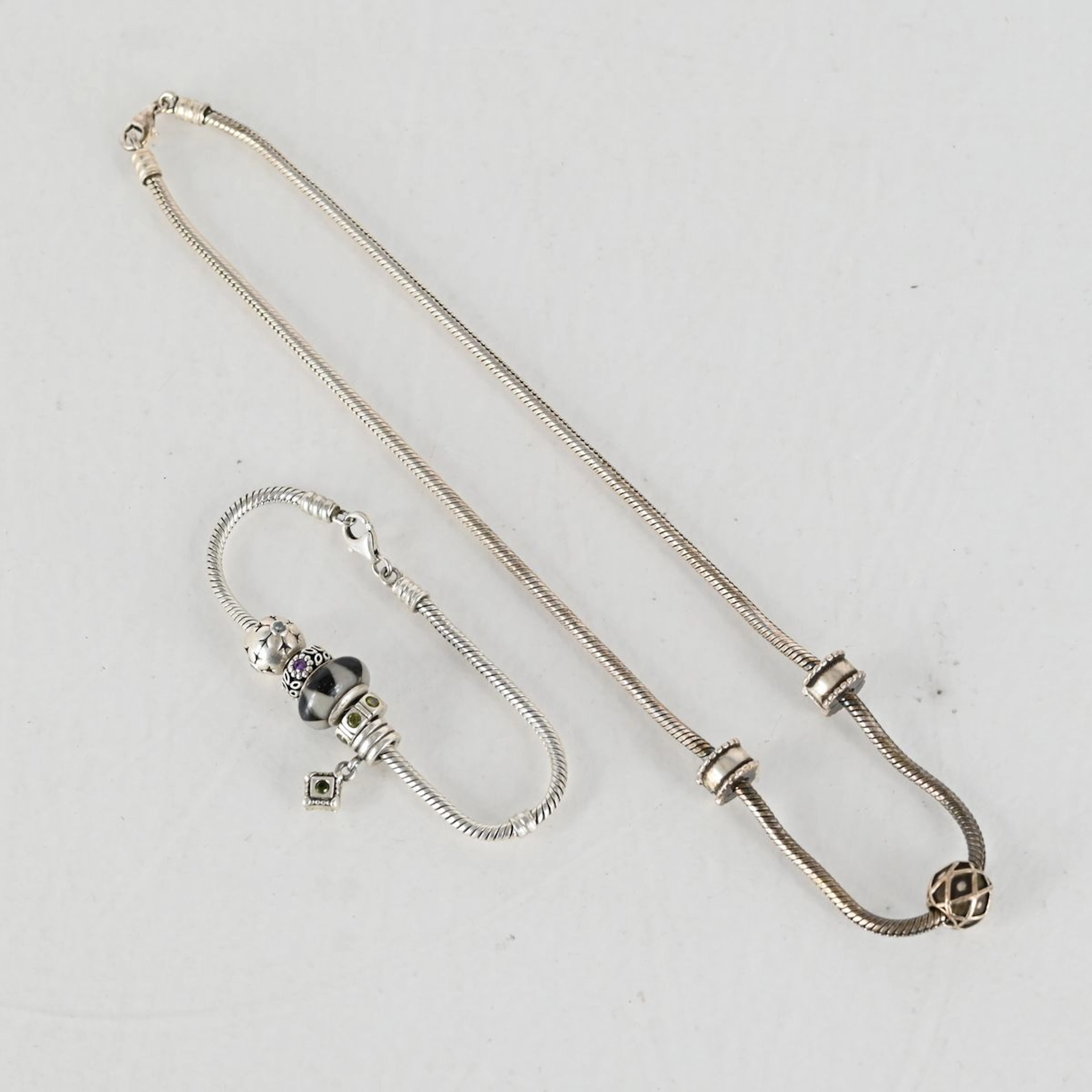 Halsband och armband med berlocker, sterling silver