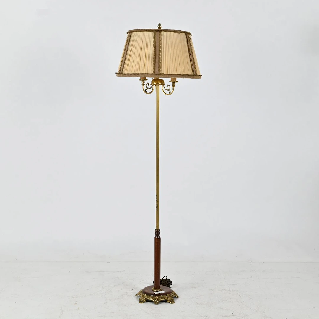 Golvlampa, Mässing och trä