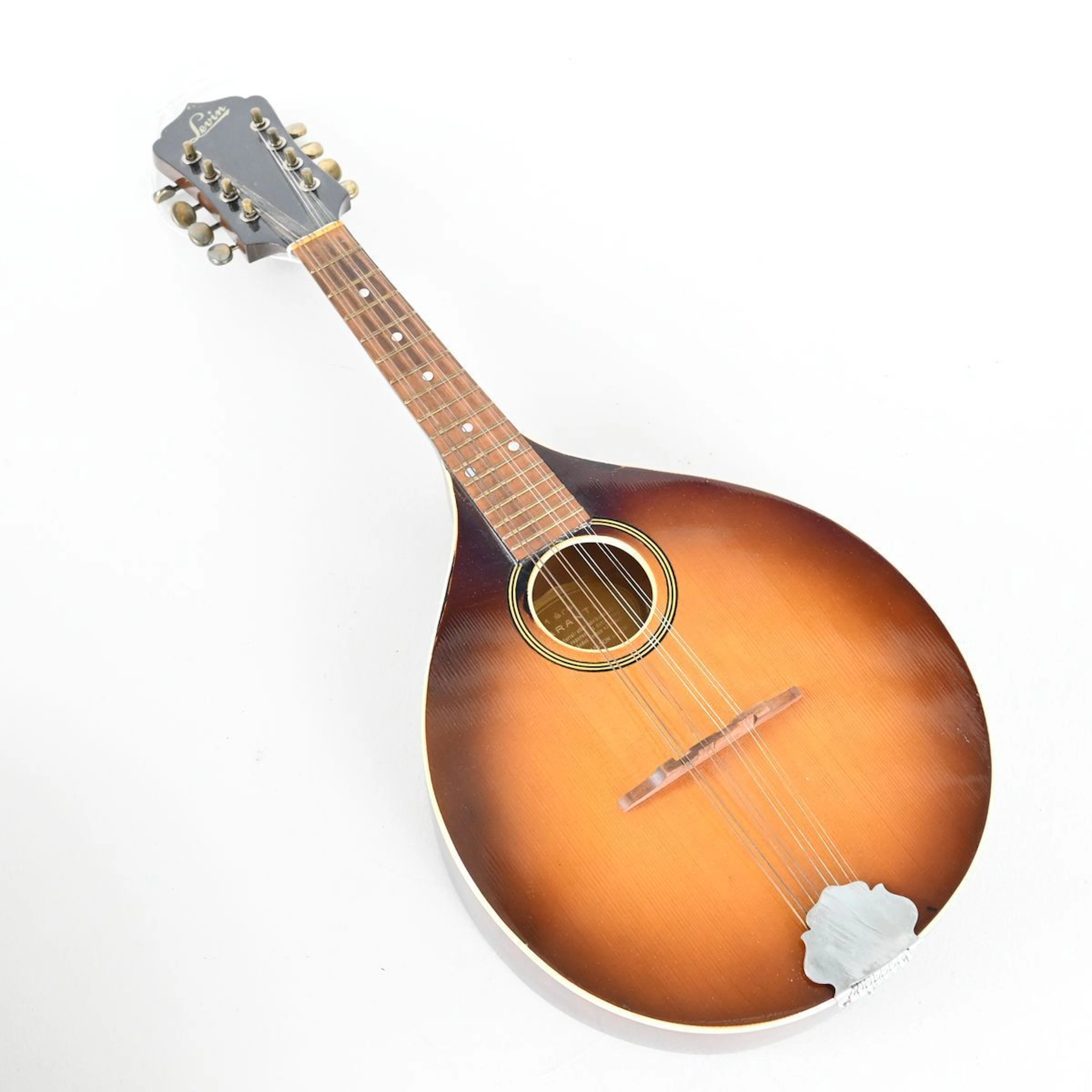 Mandolin, Levin