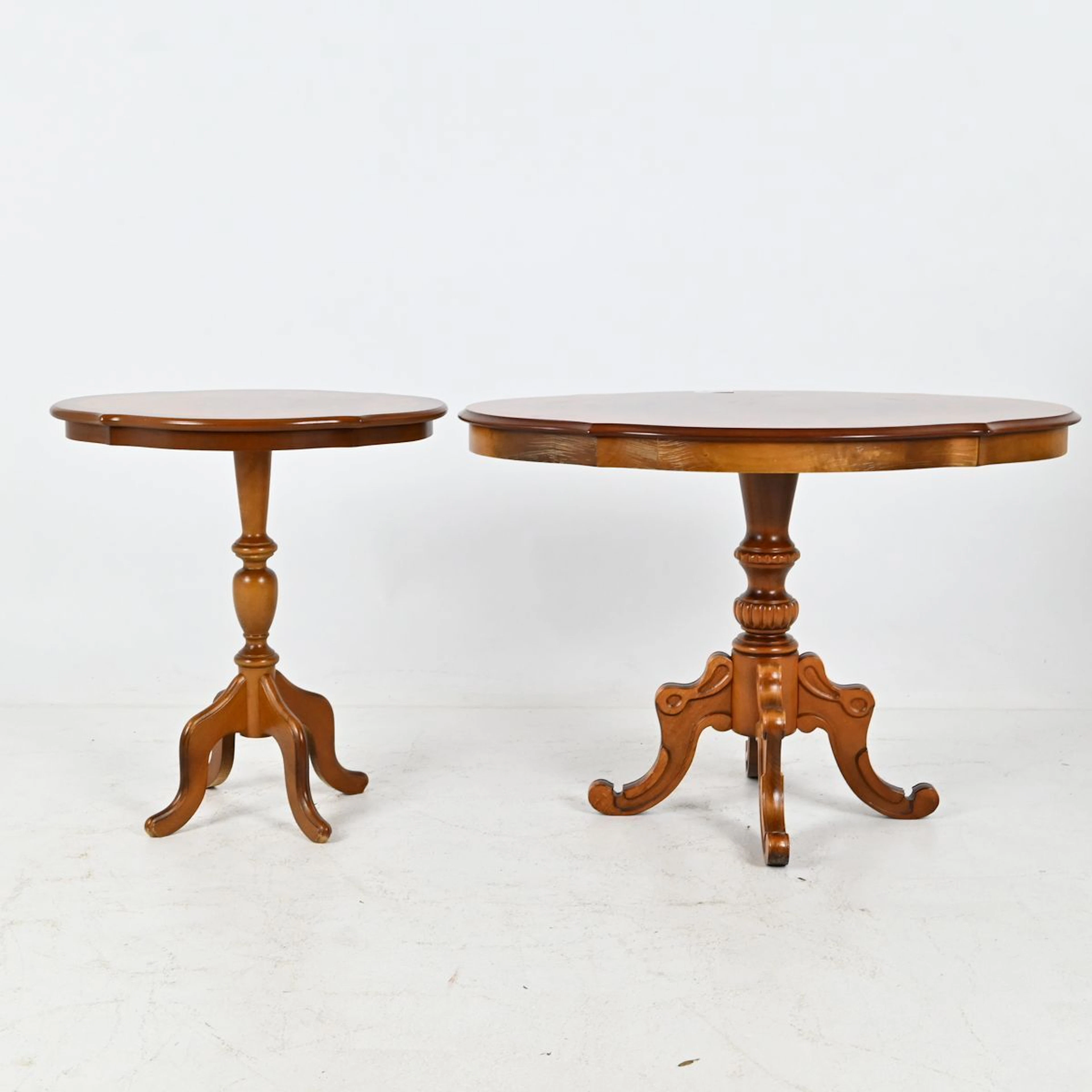 2 Ovala Pelarbord, Rokokostil, 1900 talets 2:a del