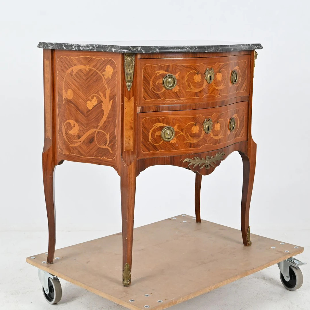 Stilbyrå med marmorskiva, Mahogny med intarsia