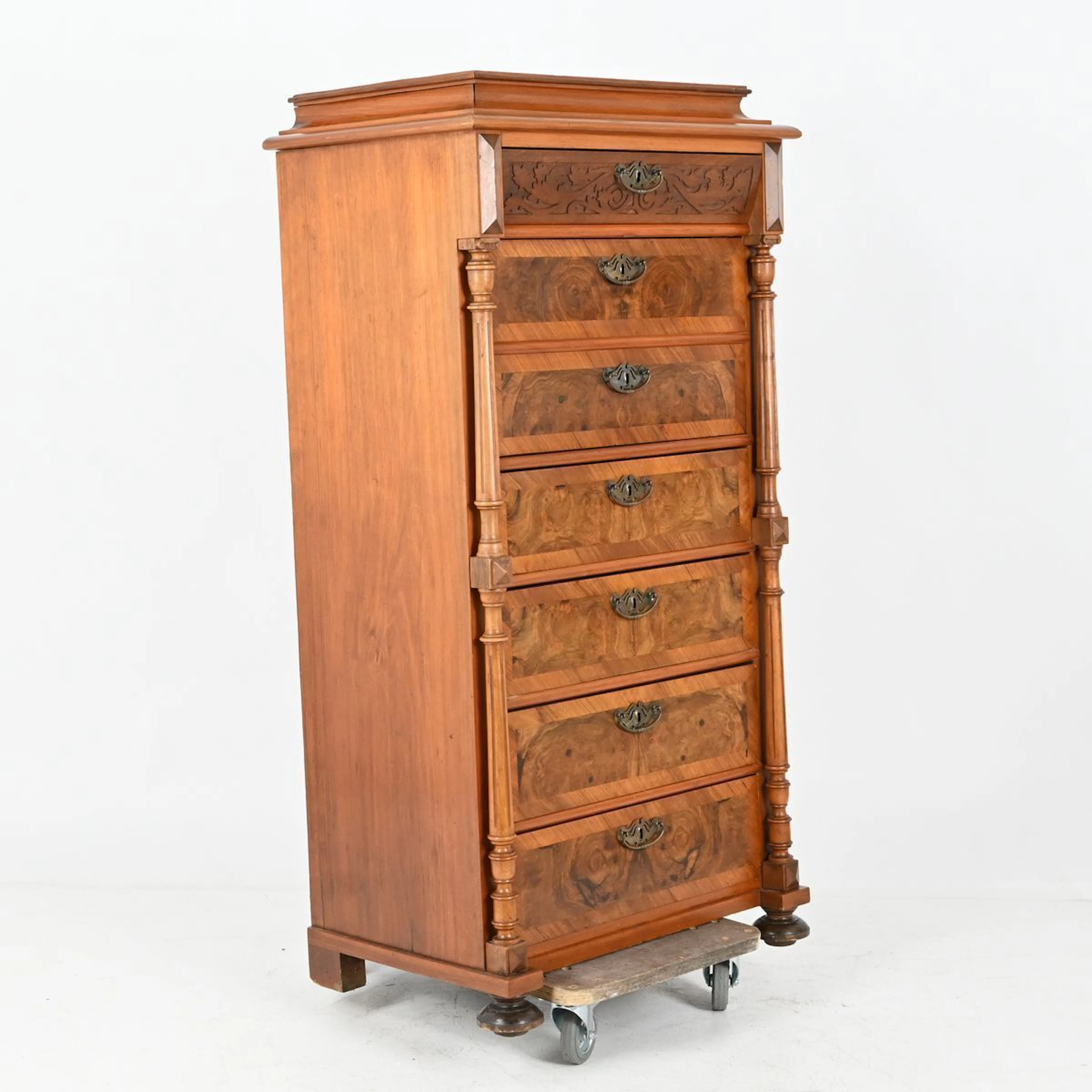 Chiffonje, Valnöt, Nyrenäsans, 1800 tal