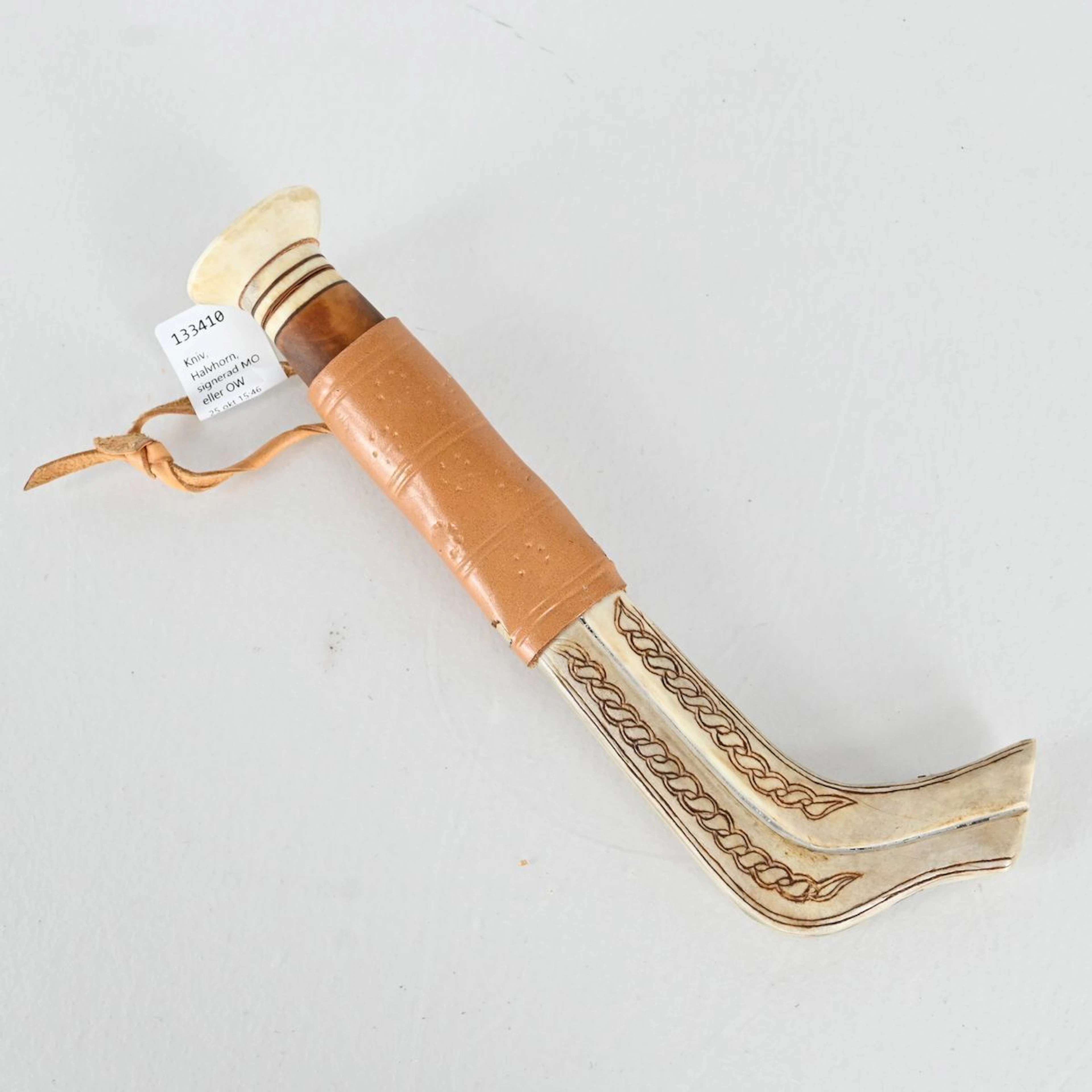 Kniv, Halvhorn, signerad MO eller OW