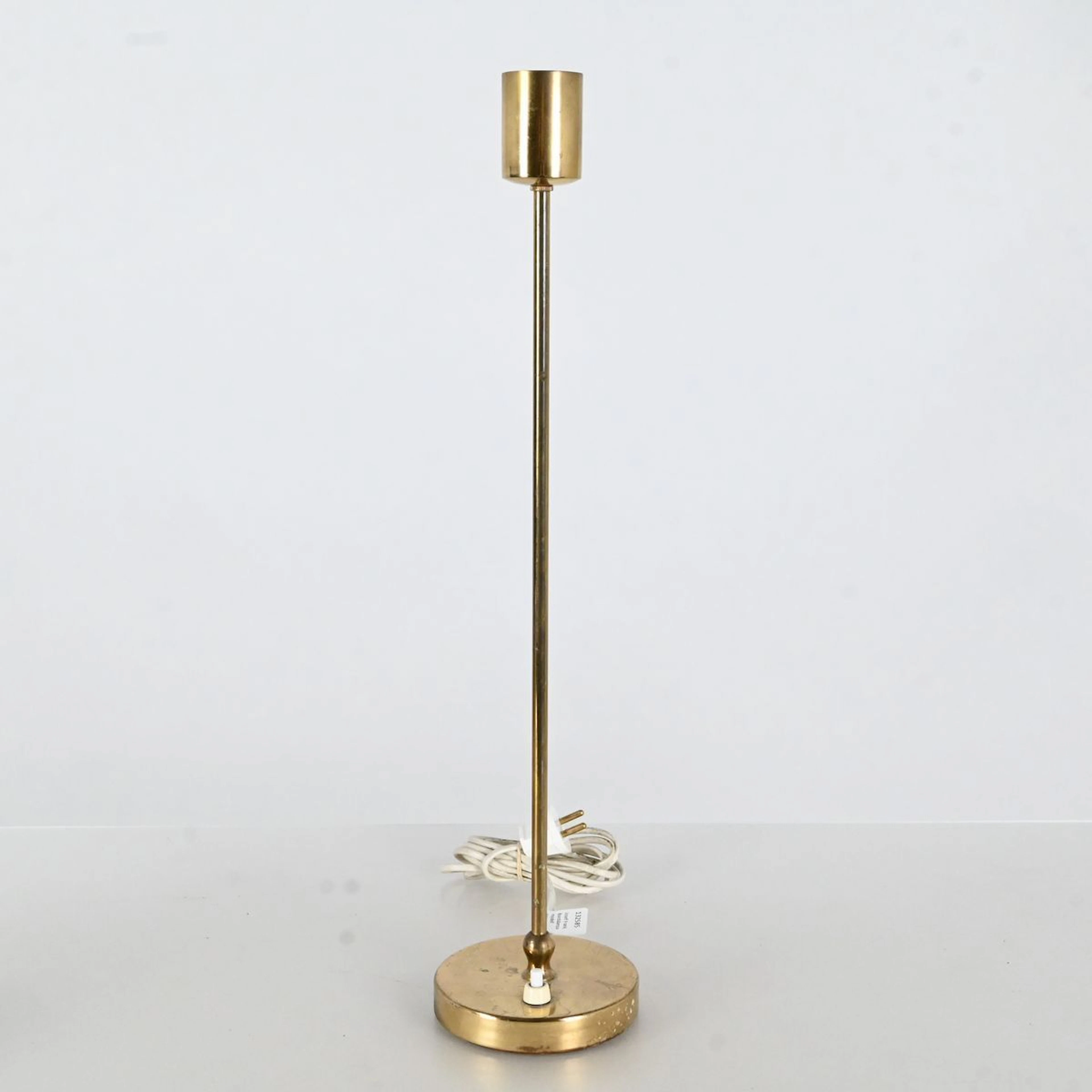 Josef Frank, Bordslampa modell G2332, mässing, Firma Svenskt Tenn