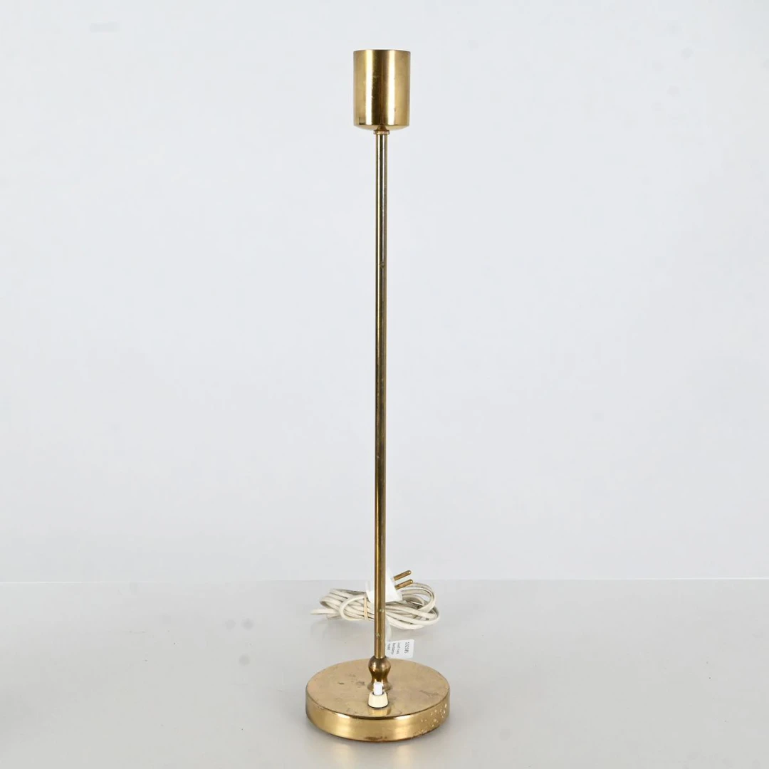 Josef Frank, Bordslampa modell G2332, mässing, Firma Svenskt Tenn
