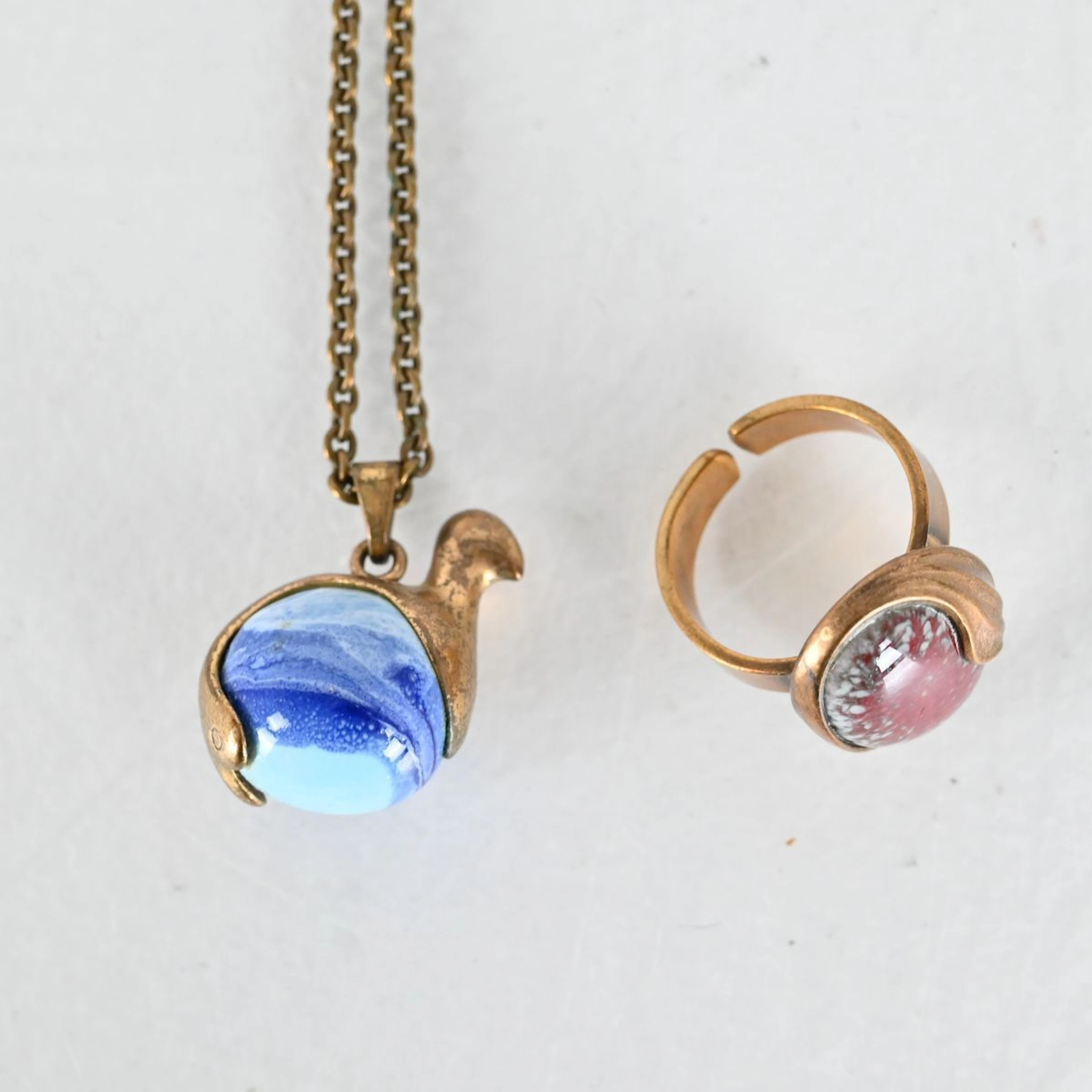Kalevala, Ring brons och sten, Halsband med hänge brons och sten, Finland