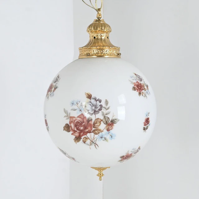 Taklampa "Glob", mässing och glas med blomdekor