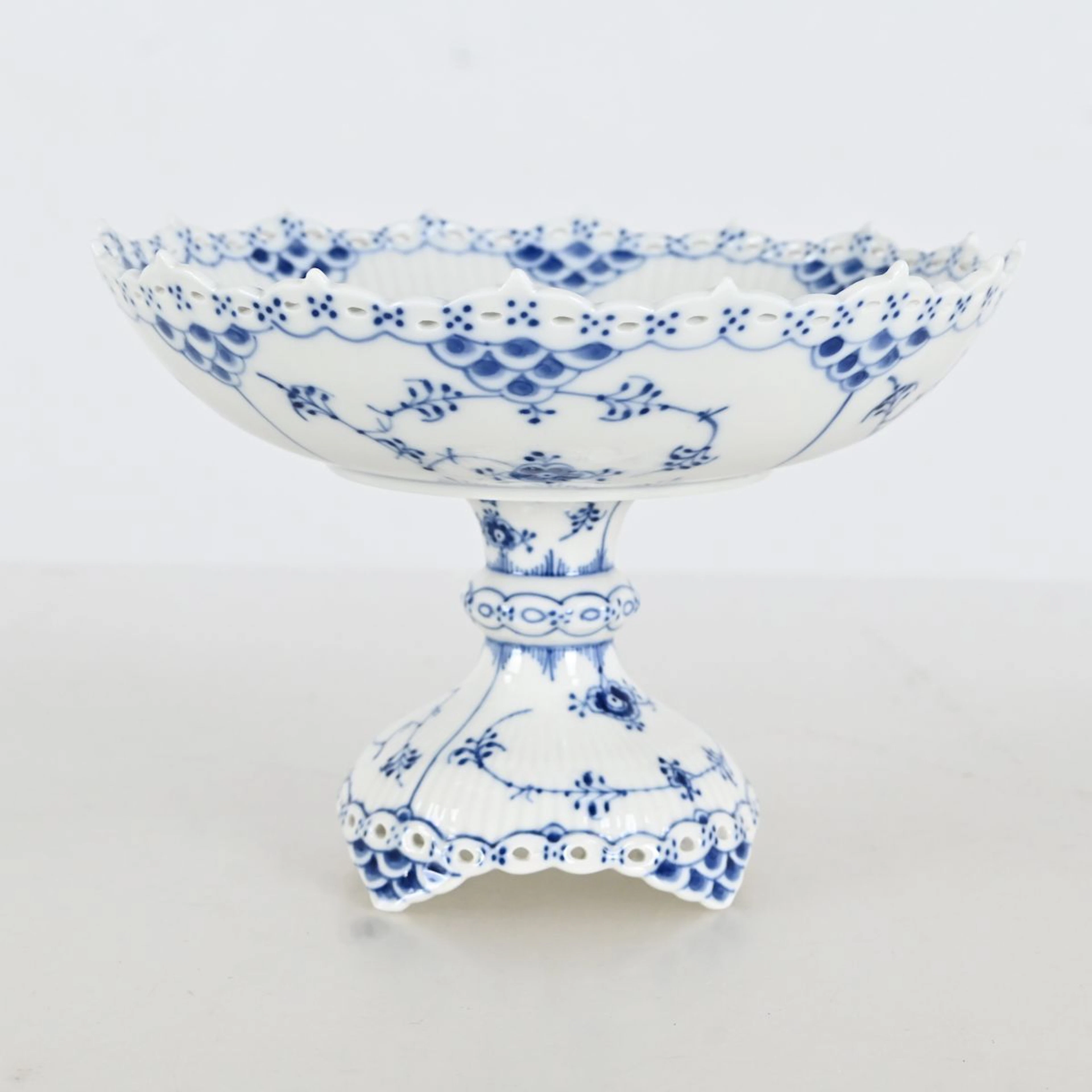 Skål på fot, Musslemalet Helblond, Royal Copenhagen, Danmark