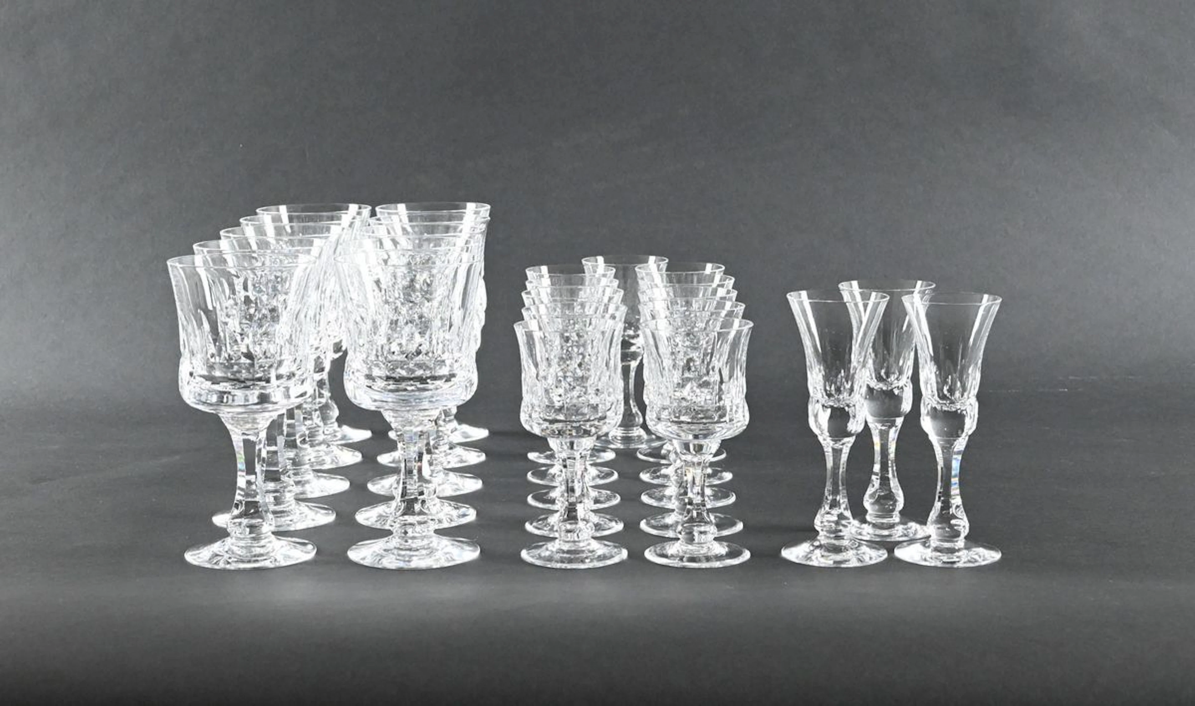 10 vinglas, 11 starkvinsglas, 3 snapsglas "Prince", Kosta Boda