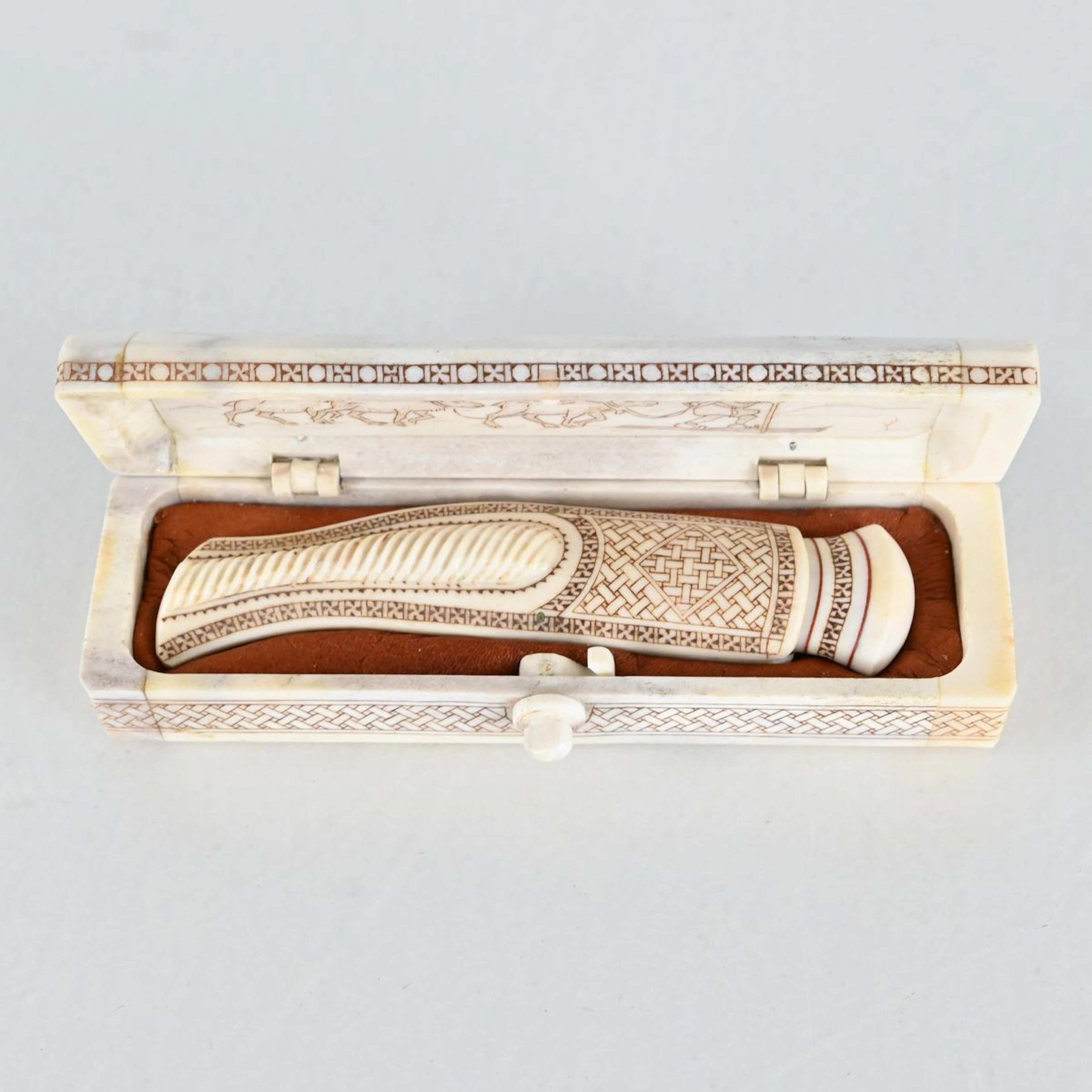 Bertil Fällman, helhornskniv med etui, miniatyr
