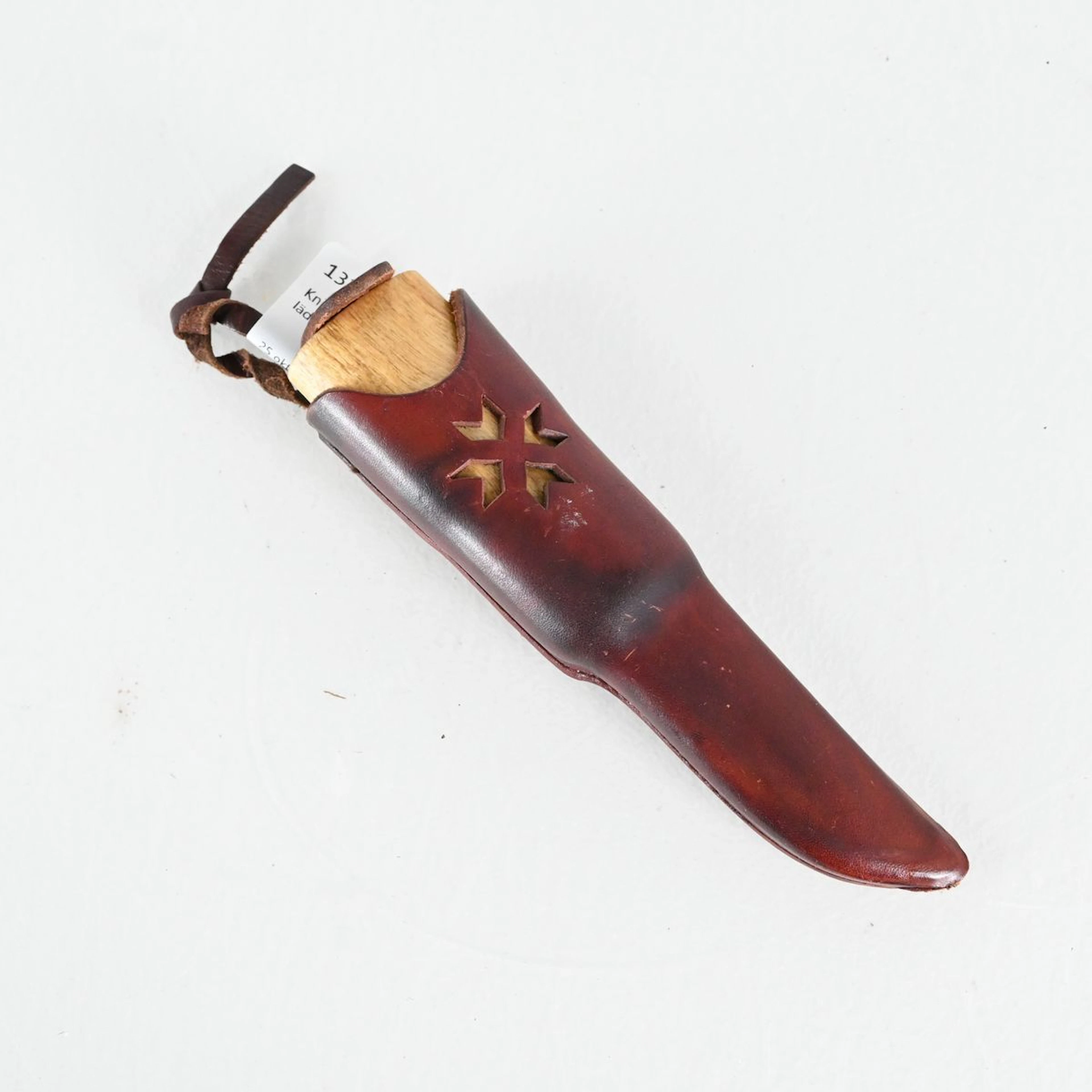 Kniv med läderslida