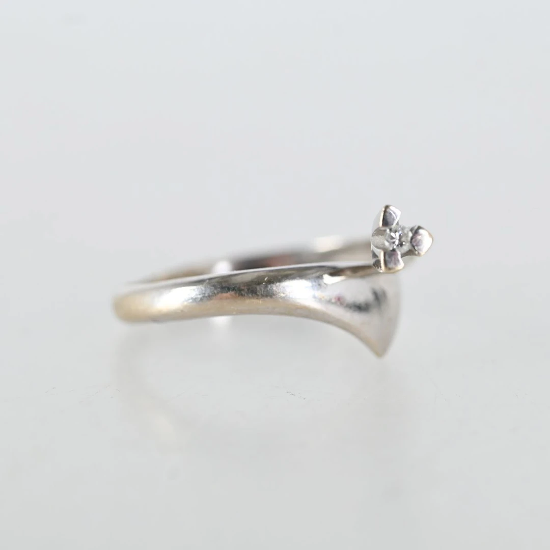 Ring med liten diamant, Vitt Guld 18K