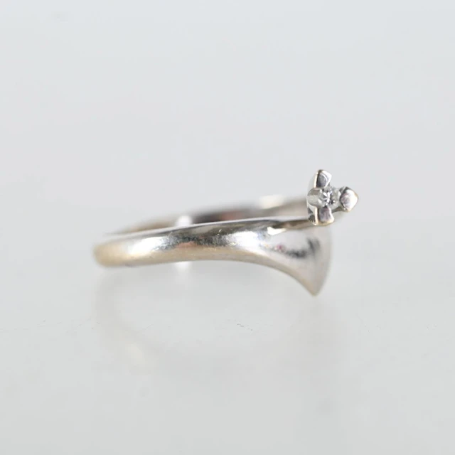 Ring med liten diamant, Vitt Guld 18K