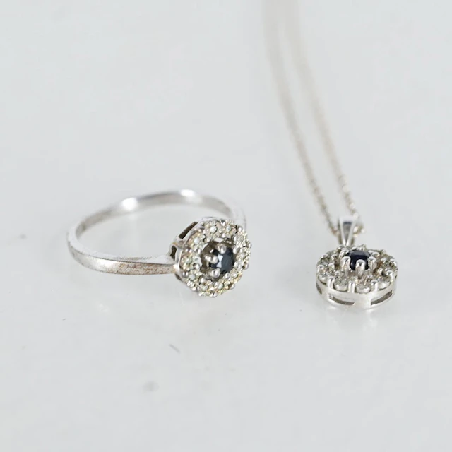 Halsband med hänge, Ring, Sterling silver, safirer och små diamanter