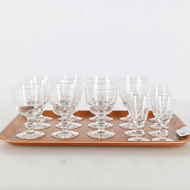 11 vinglas och 6 snapsglas, 1940/50-tal