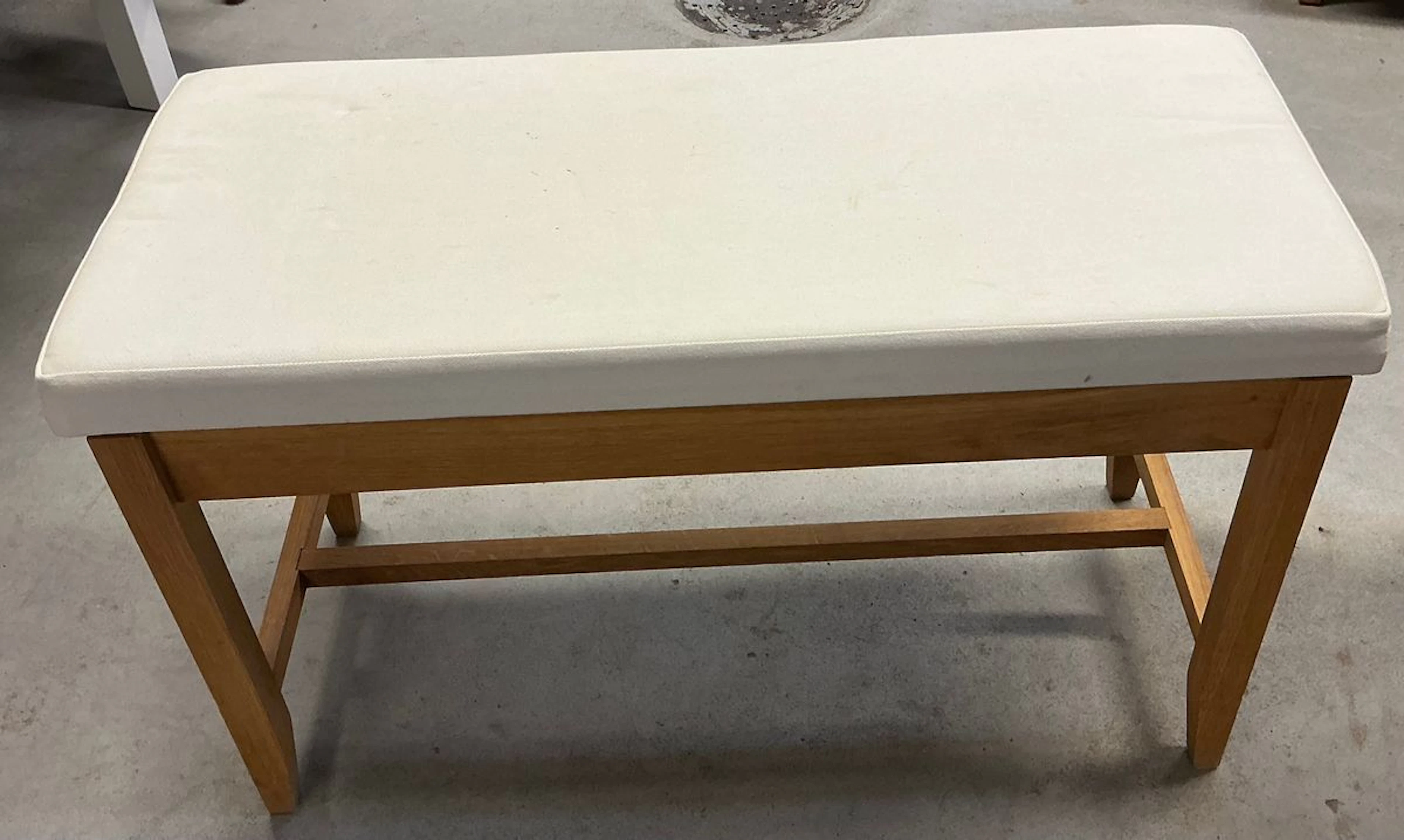 Sittbänk, Ek