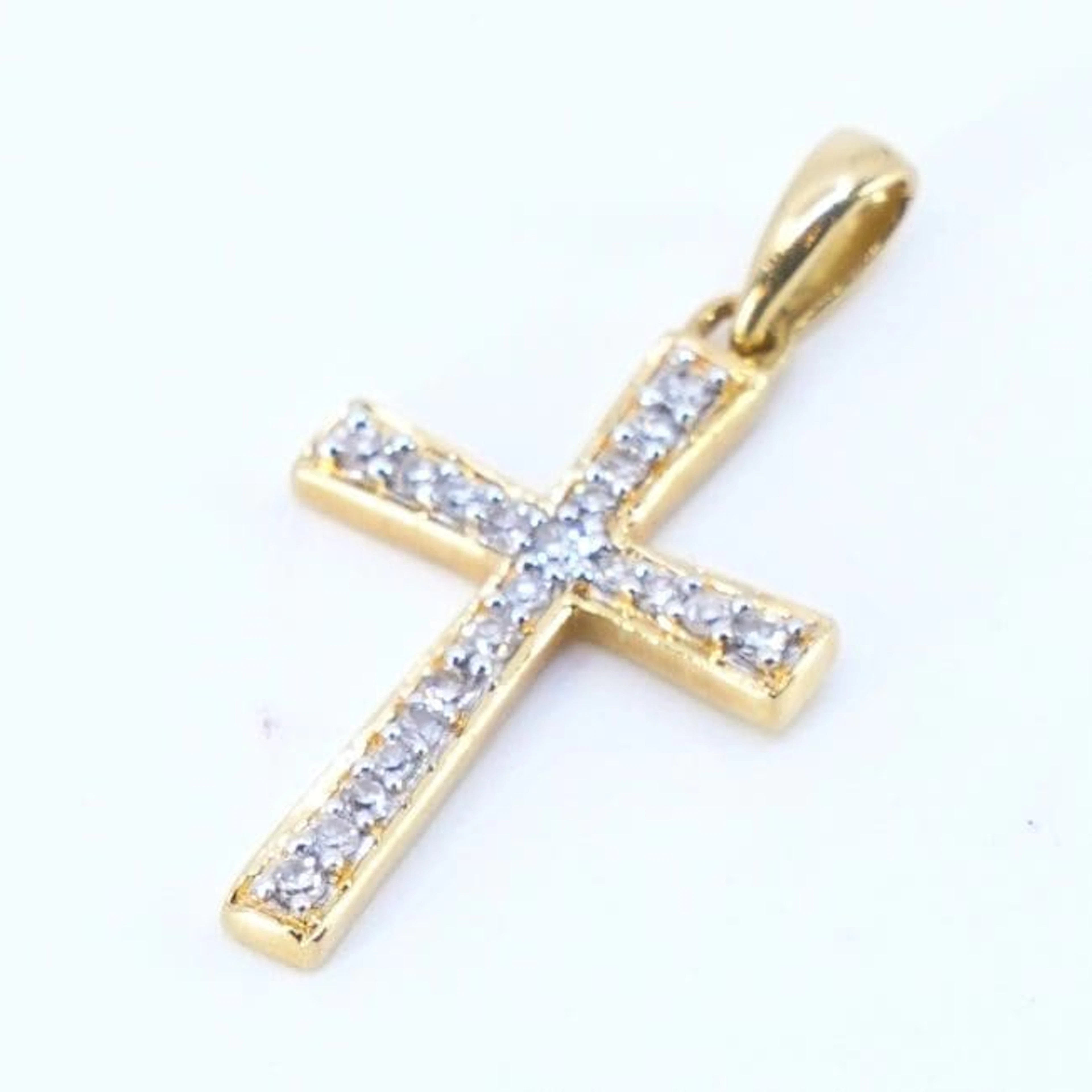 Hänge Kors 18K 0,8g Bredd 11mm Höjd 21mm, med diamanter 21xca0,005ct