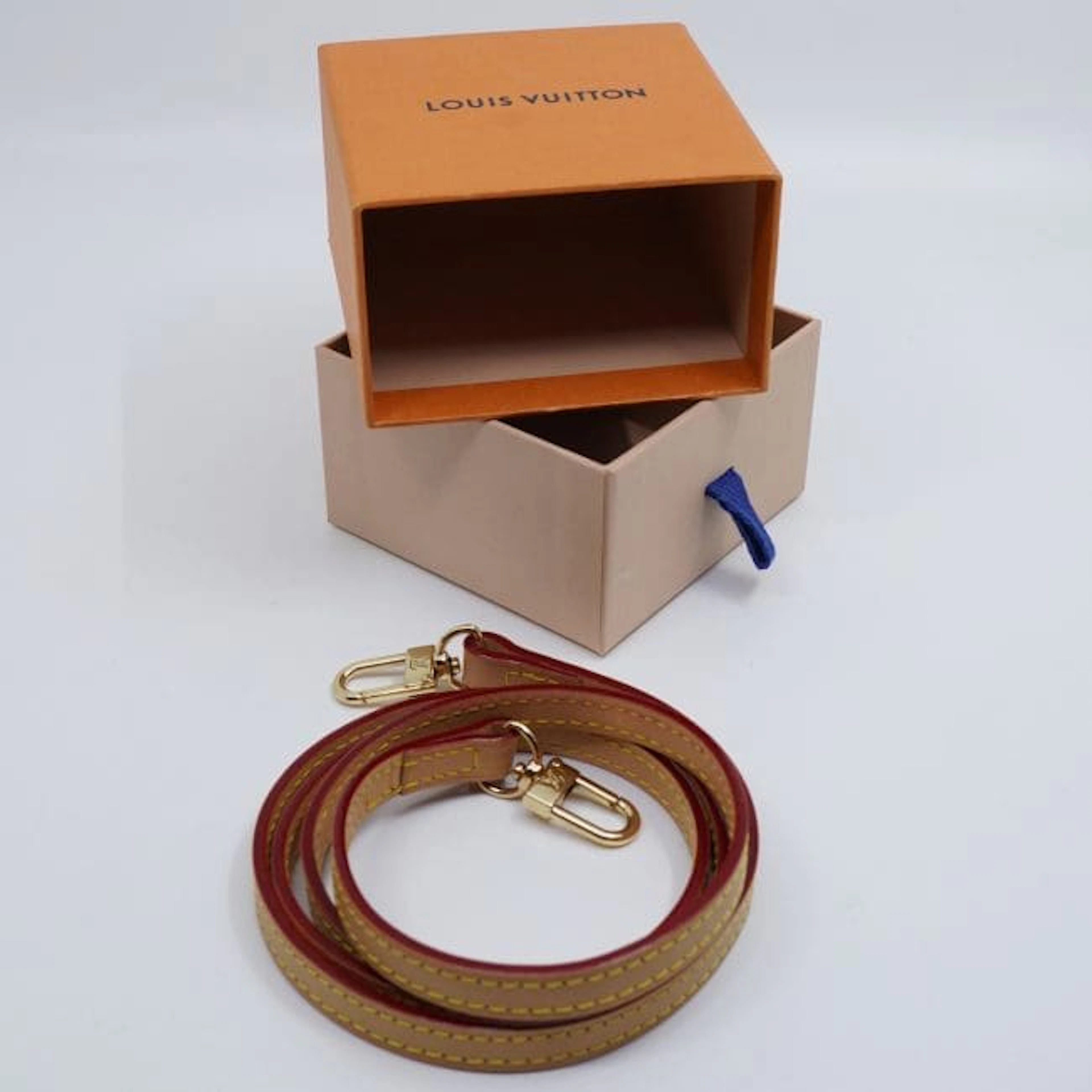 Axelrem, Louis Vuitton,113mm x 12mm läder med detaljer i gulmetall
