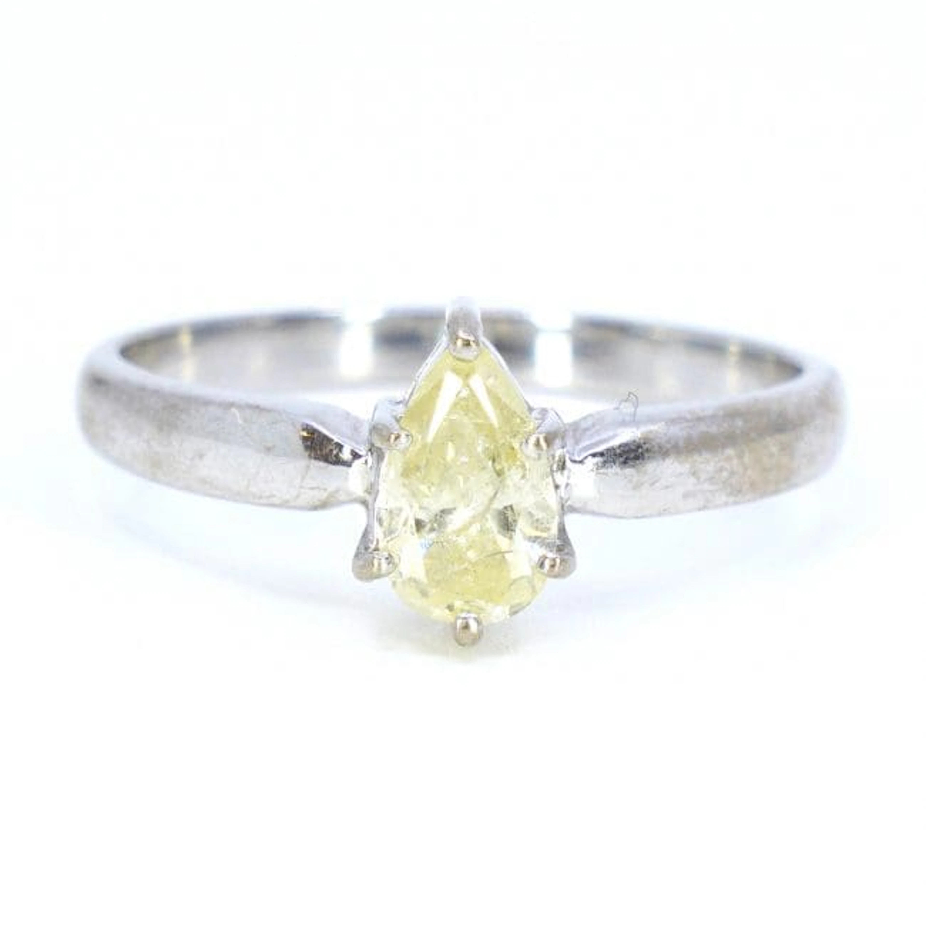 Solitärring Vitguld 18K 3,2g Ø17,25 med päronslipad diamant 1x ca 0,55ct
