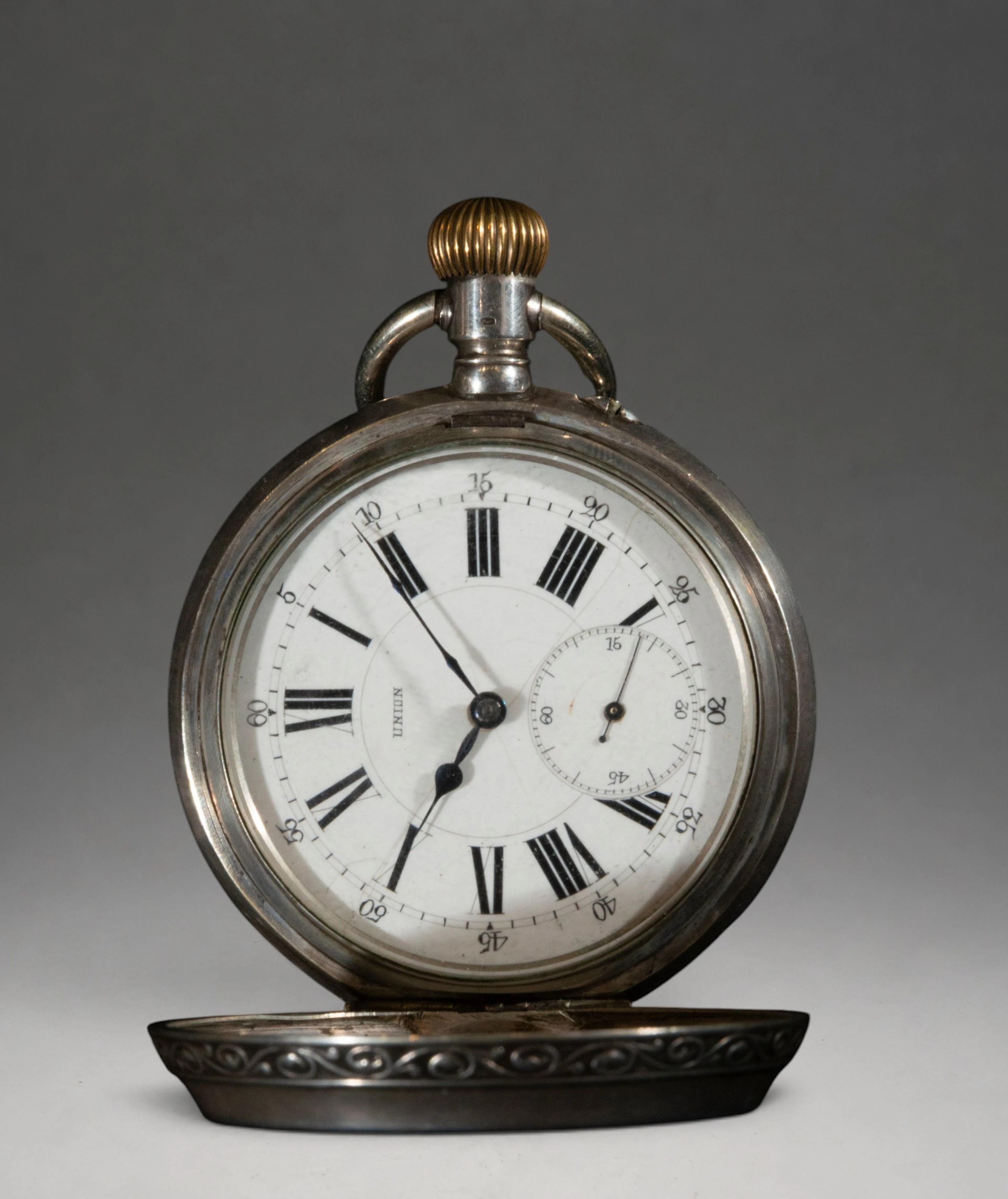 Pocket watch with hinged cover and Roman numerals