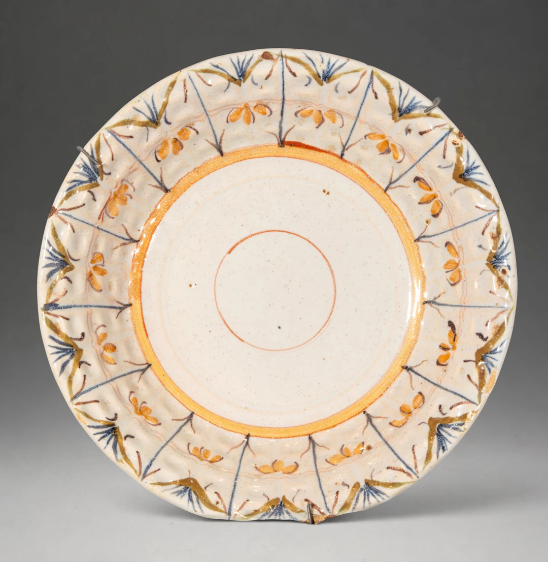 MANISES CERAMICS - Ceramic plate with polychrome floral decoration