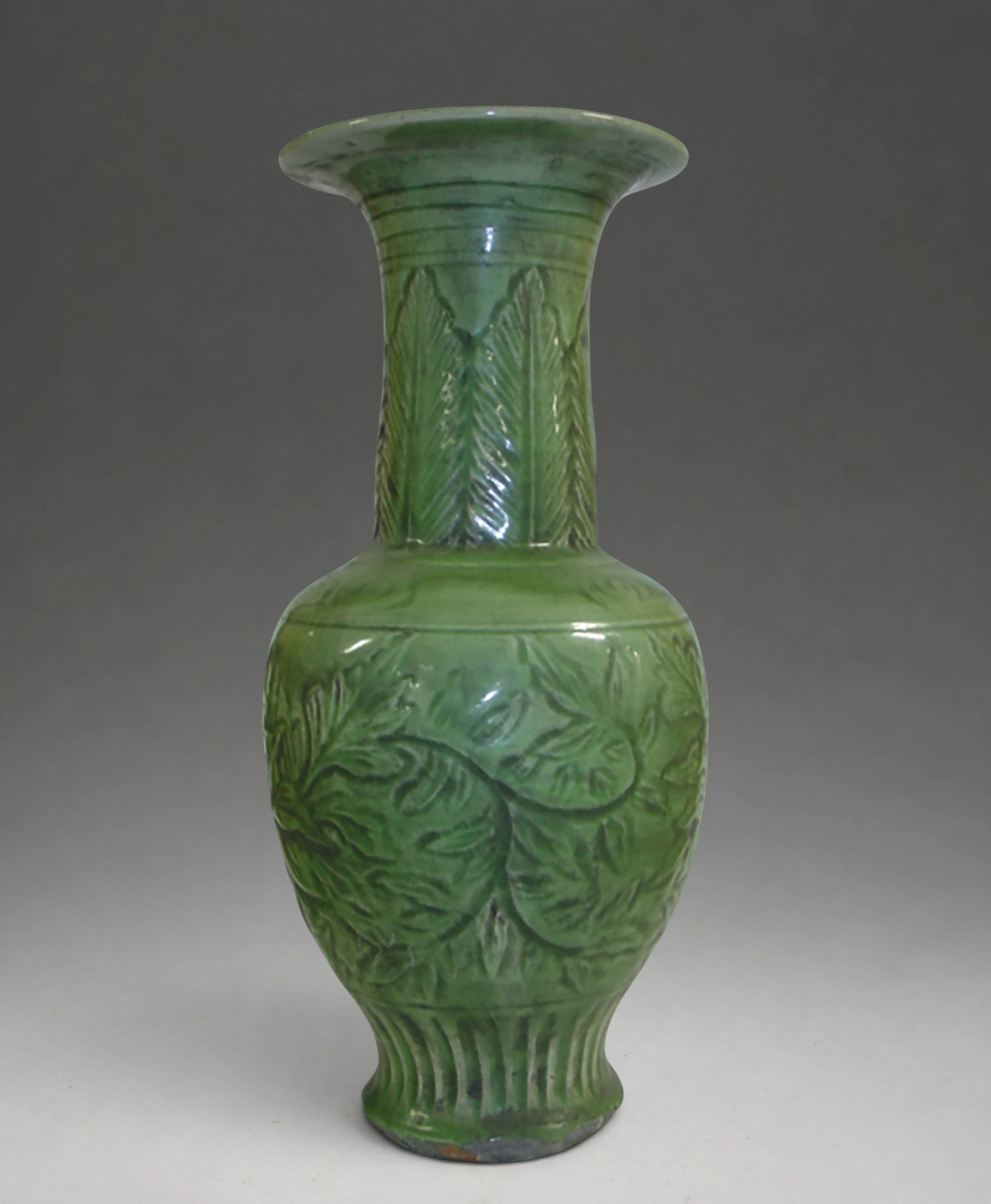 Longquan Chinese vase, Yuan dynasty (1271-1368)