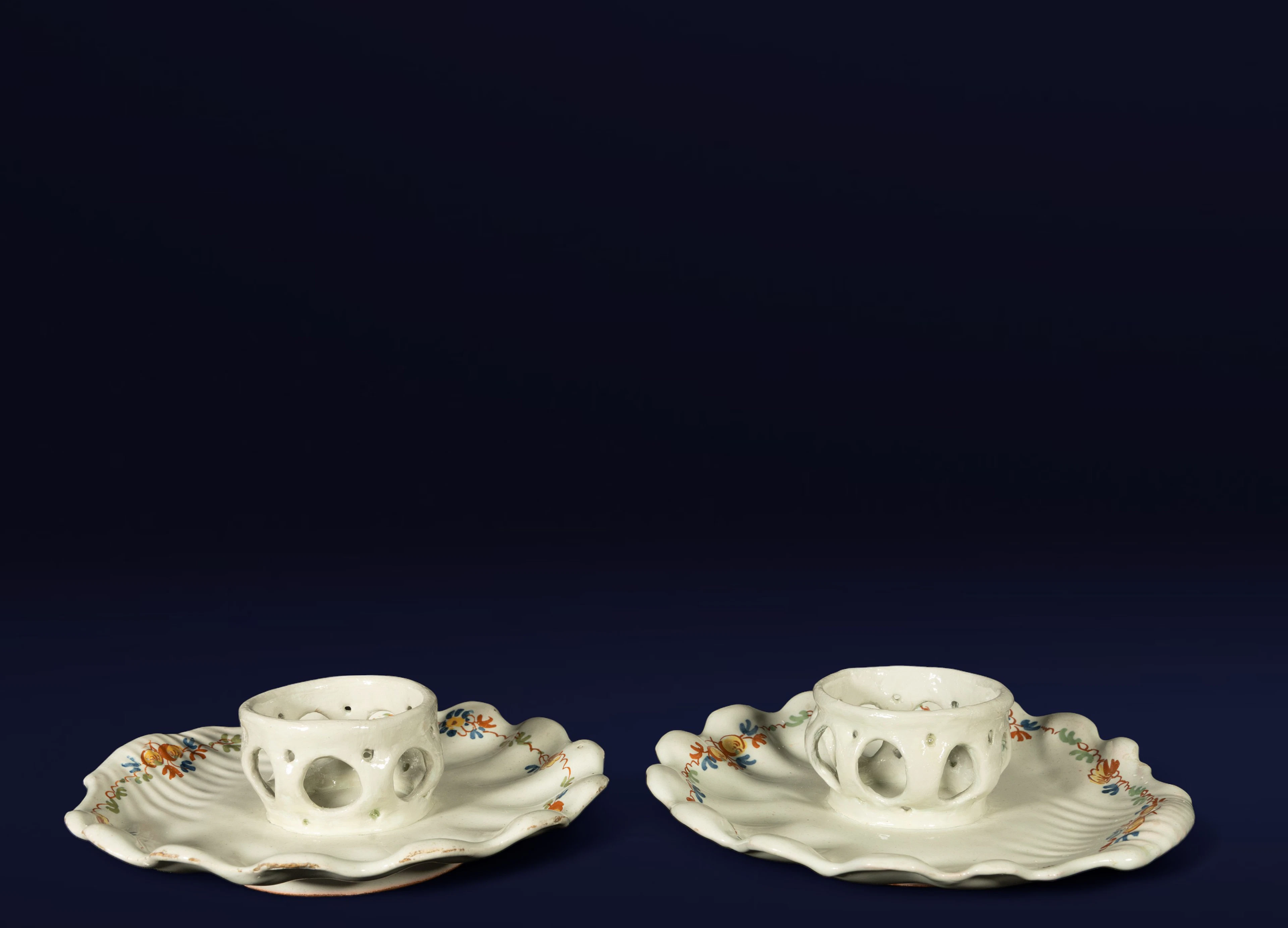 Pair of Mancerinas in Alcora ceramics, end of the 19th century. XVIII