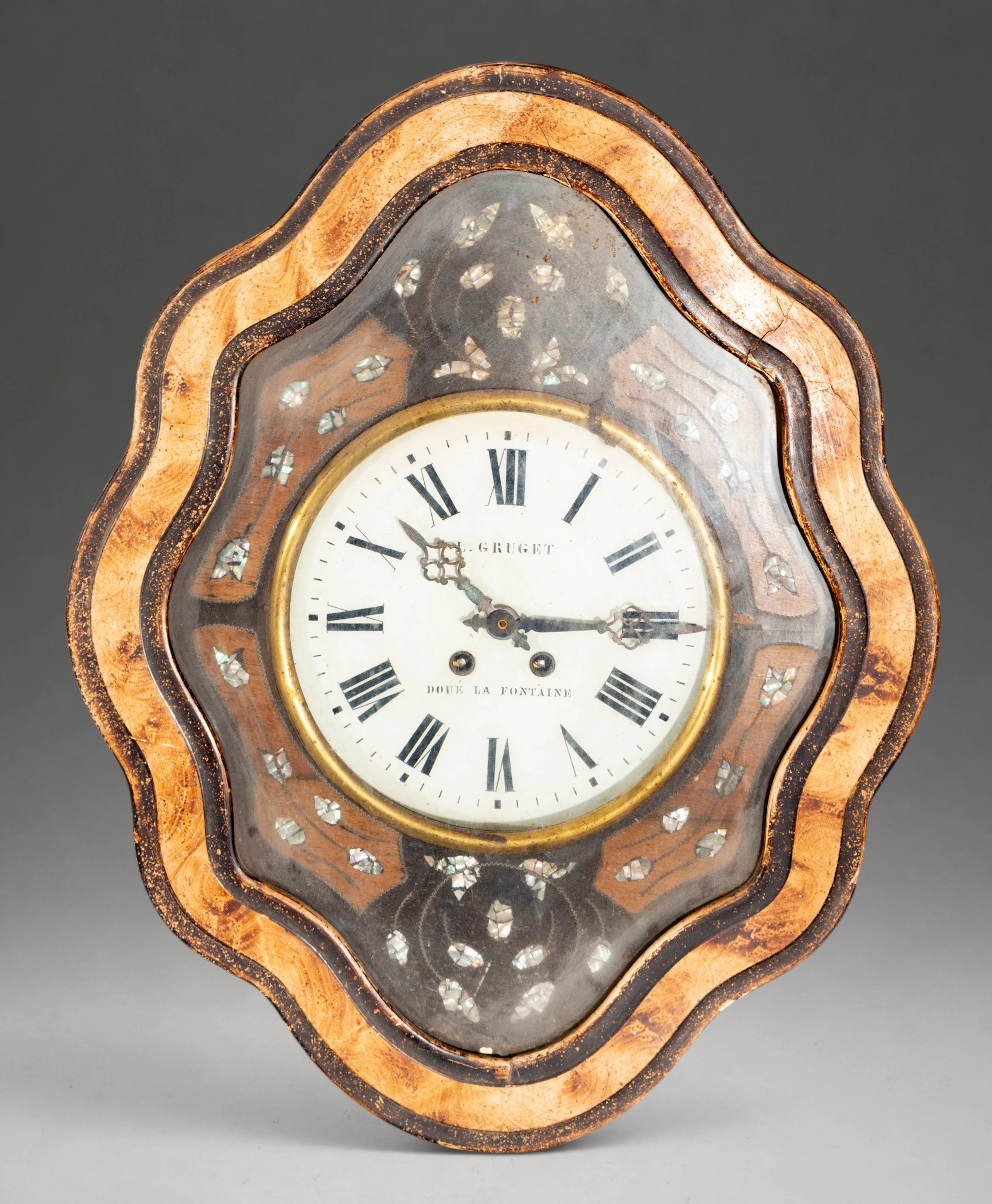 Bullseye clock with mother-of-pearl inlay – 19th century