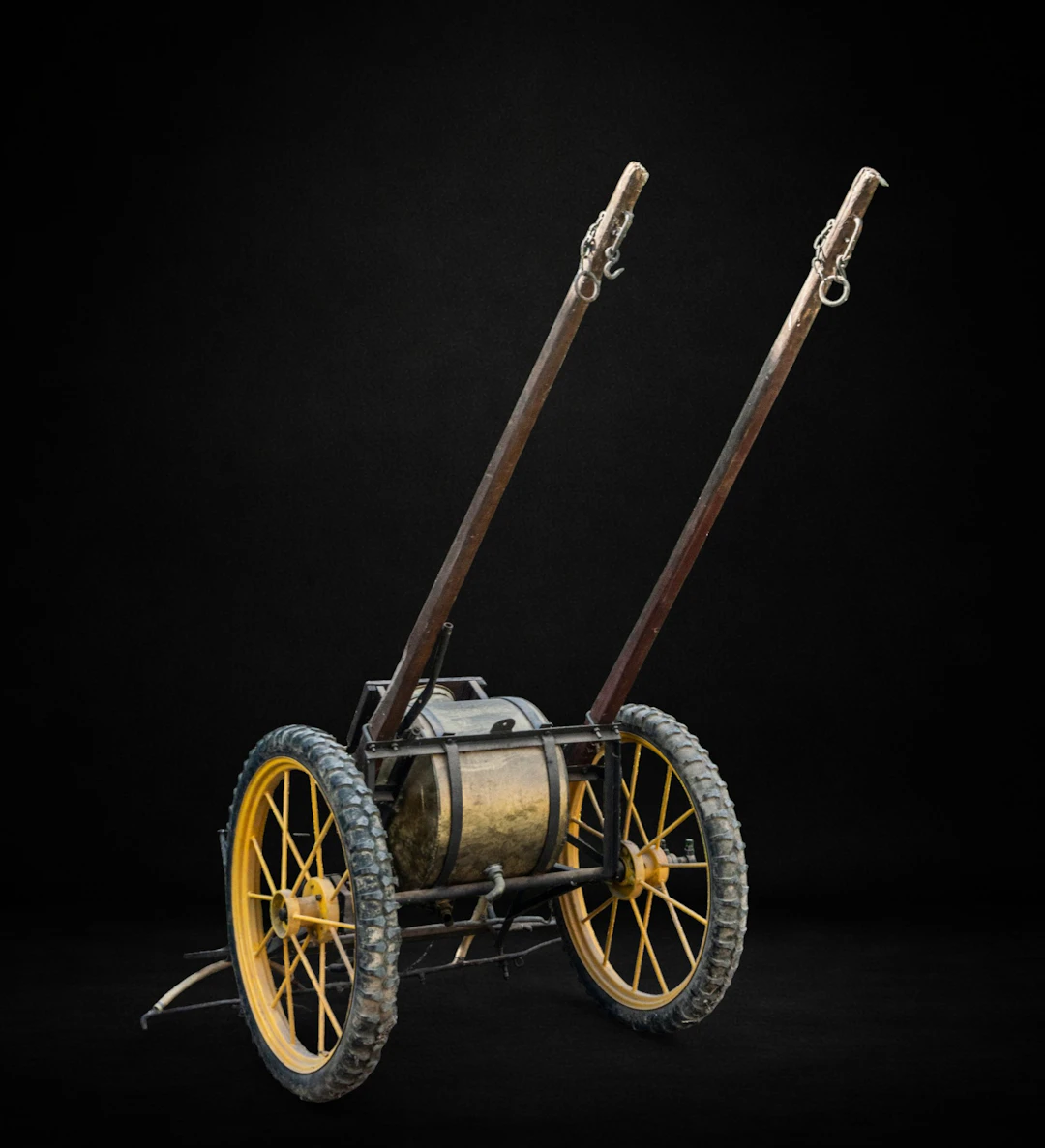 Animal-drawn sprayer for light cavalry, early 20th century