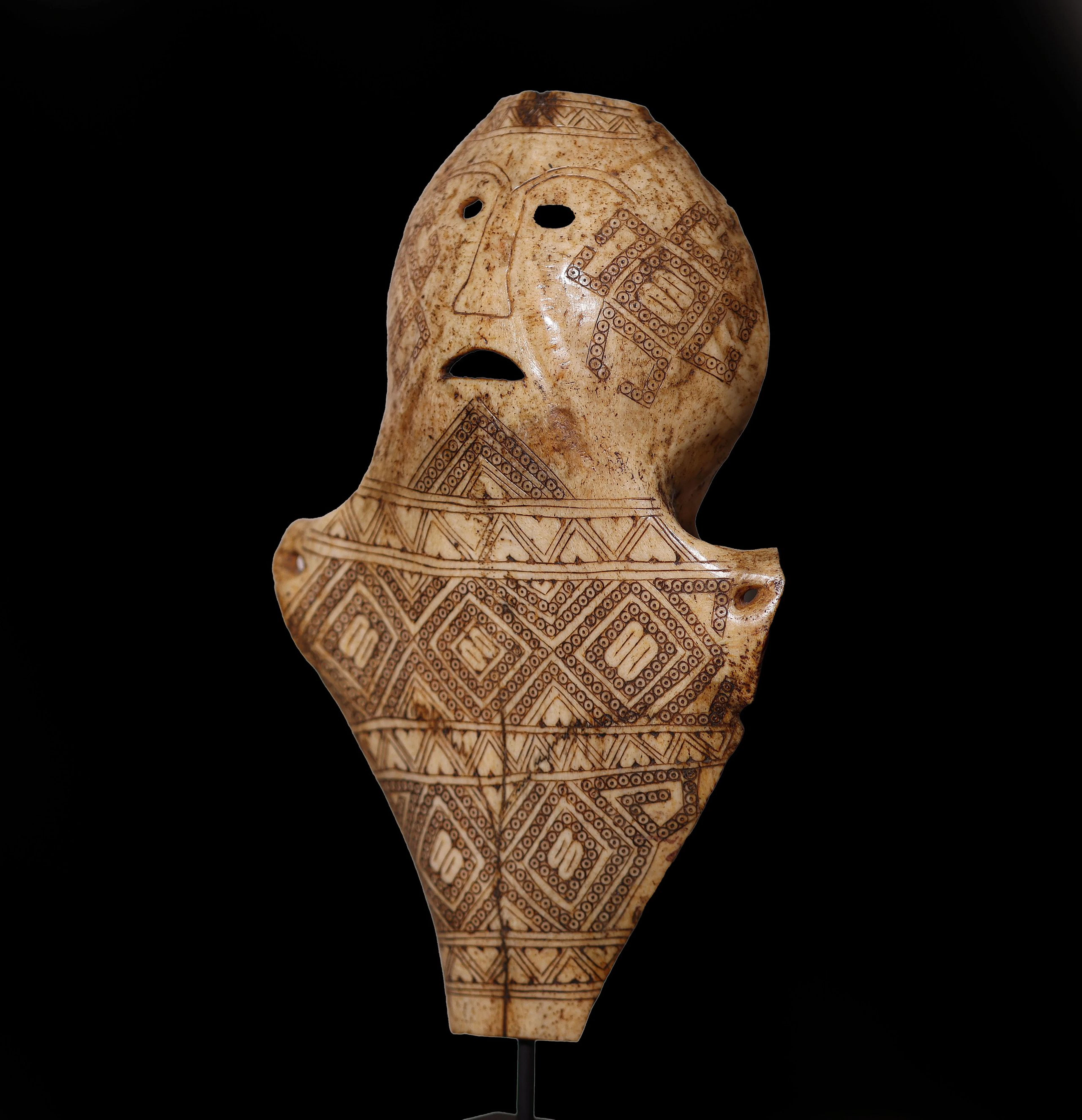Exceptional Carved Bone Timor Oceania 19th Century - Asian Art