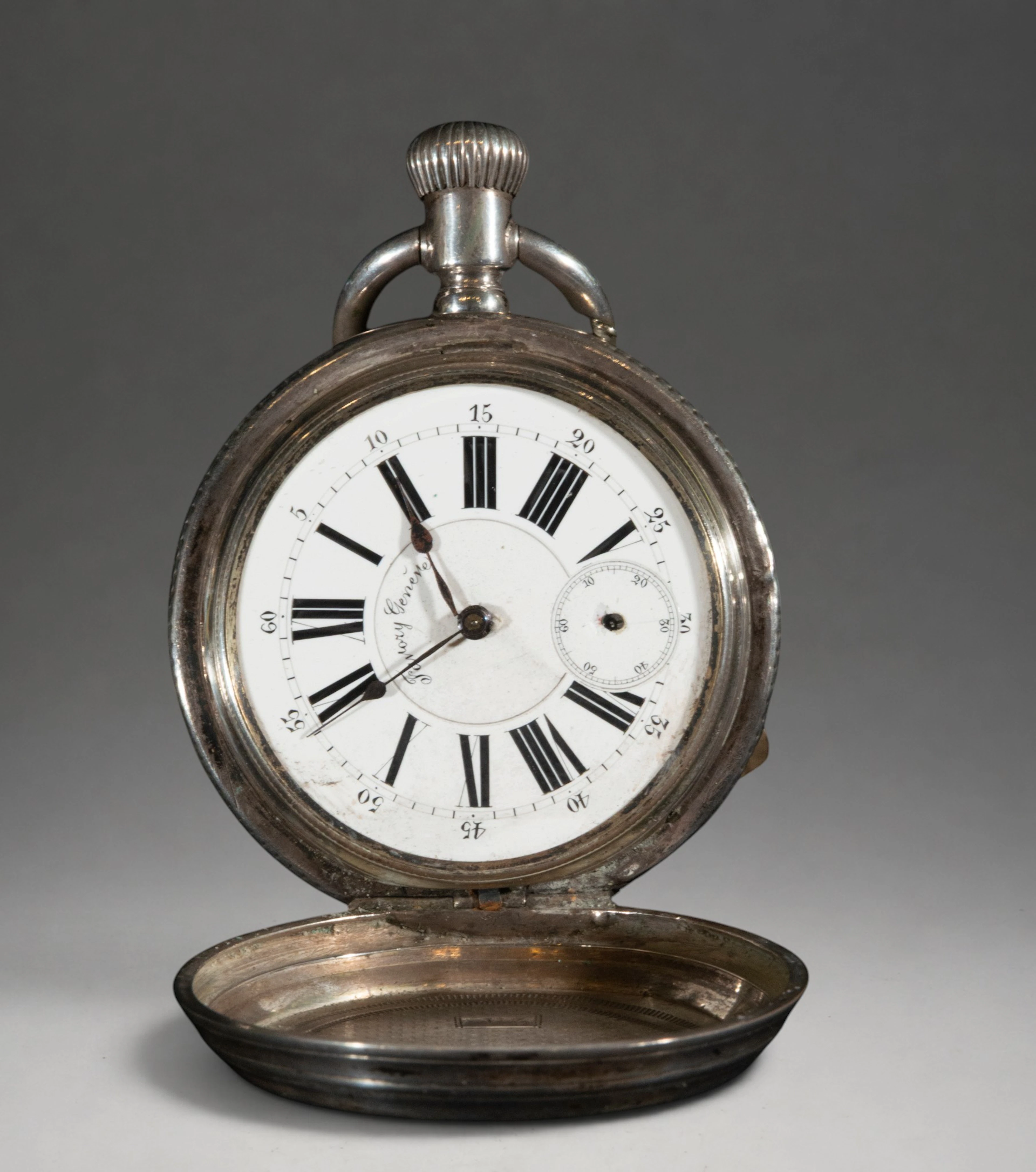 Pocket watch with hinged cover and side second hand