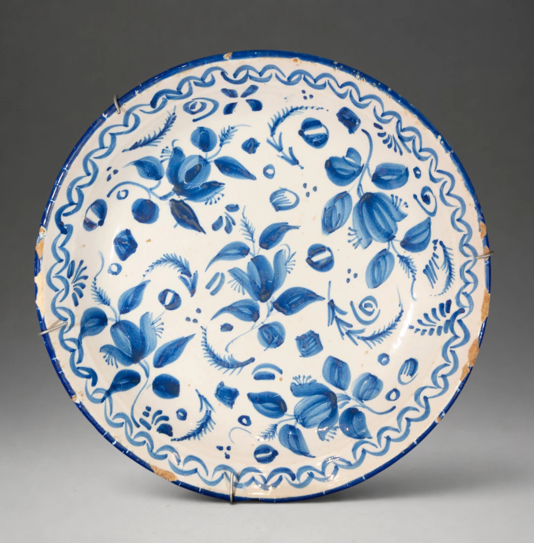 MANISES CERAMICS - Plate with floral decoration in cobalt blue