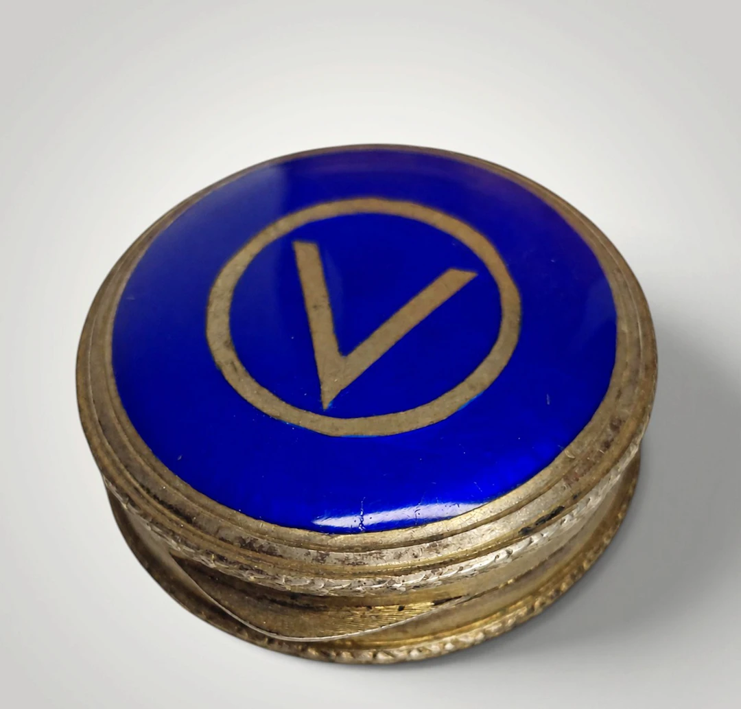 Silver pillbox with an enameled lid - 1930's