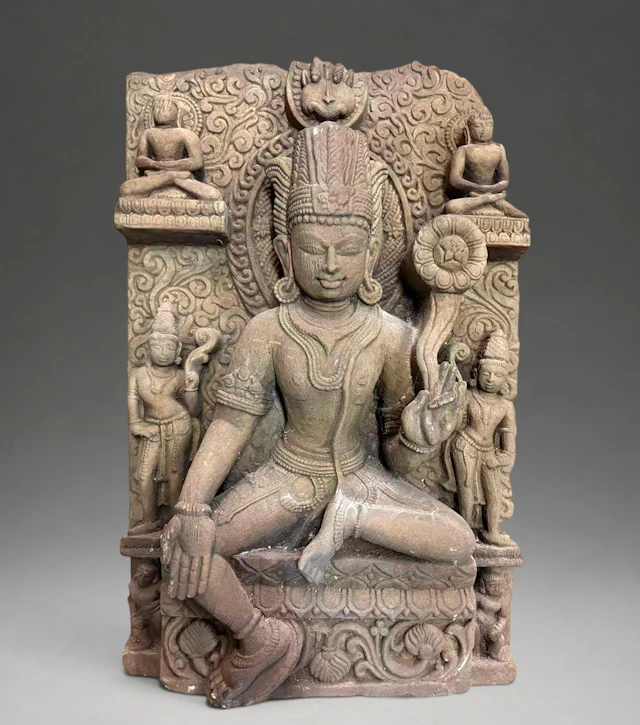 Large and Ancient Stele of Seated Vishnu, North India. 56 x 33 cm