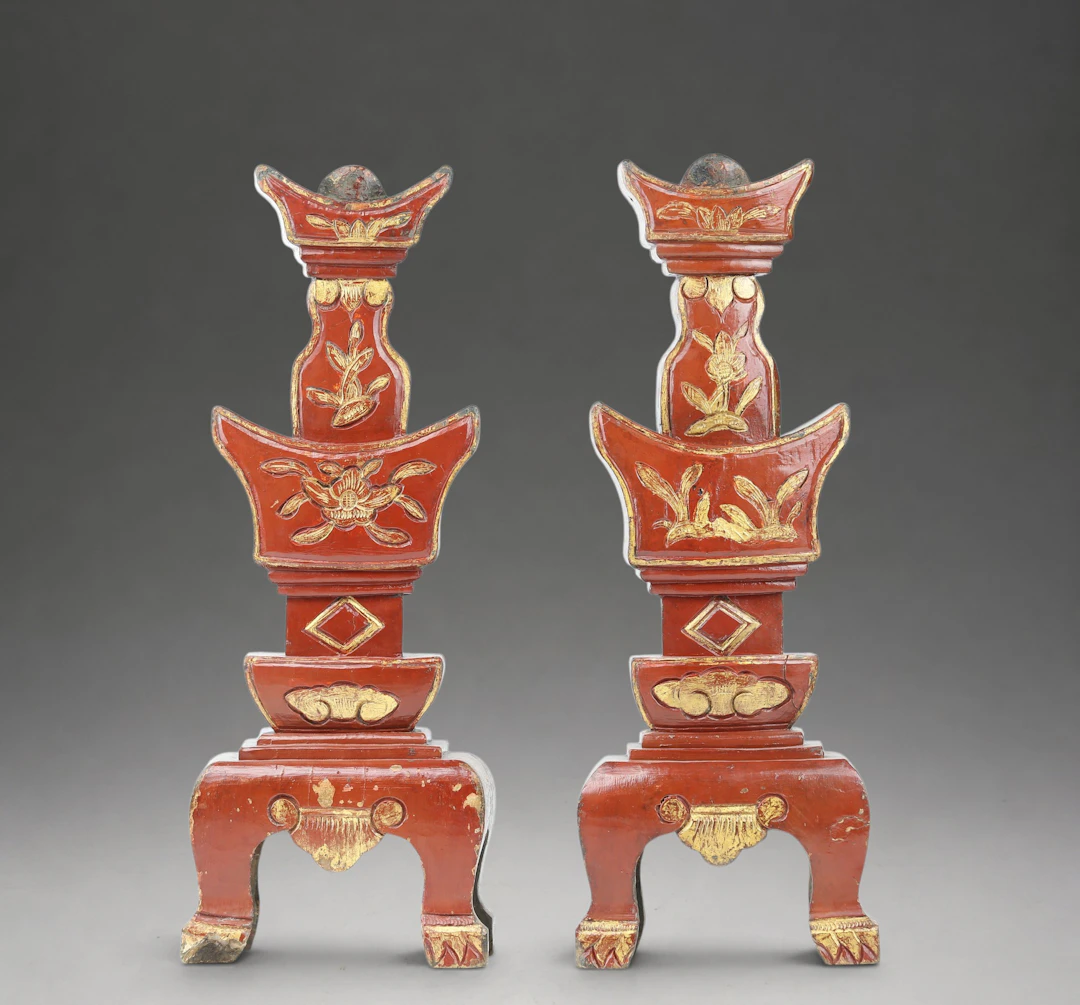 Pair of large and exceptional Chinese altar candlesticks - China, Qing Dynasty