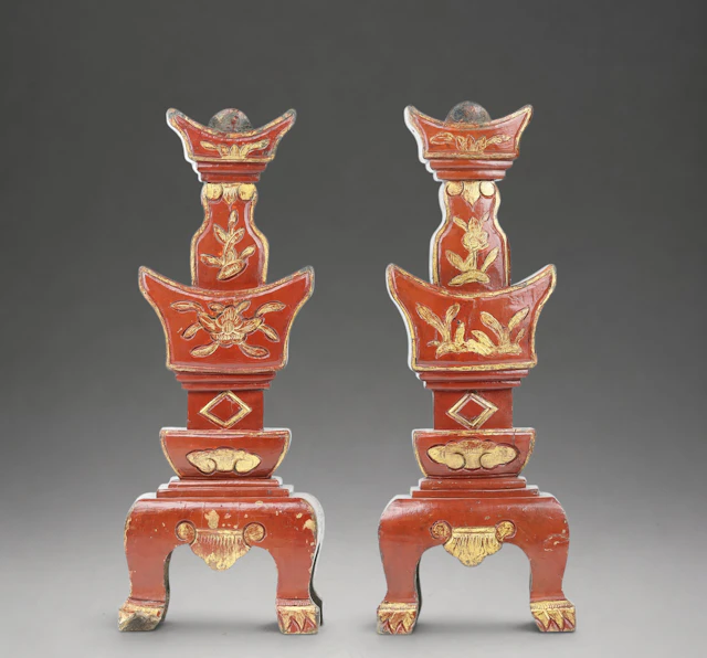 Pair of large and exceptional Chinese altar candlesticks - China, Qing Dynasty
