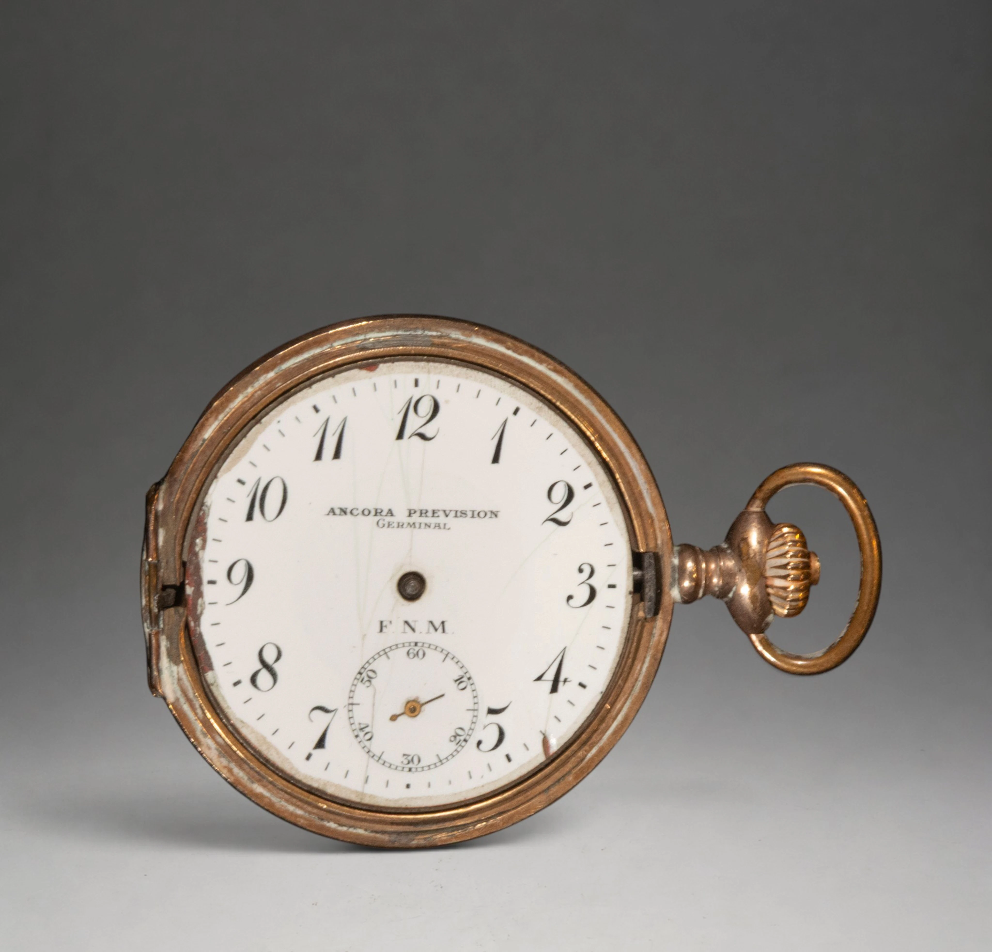 Pocket watch with white dial and subsidiary seconds hand