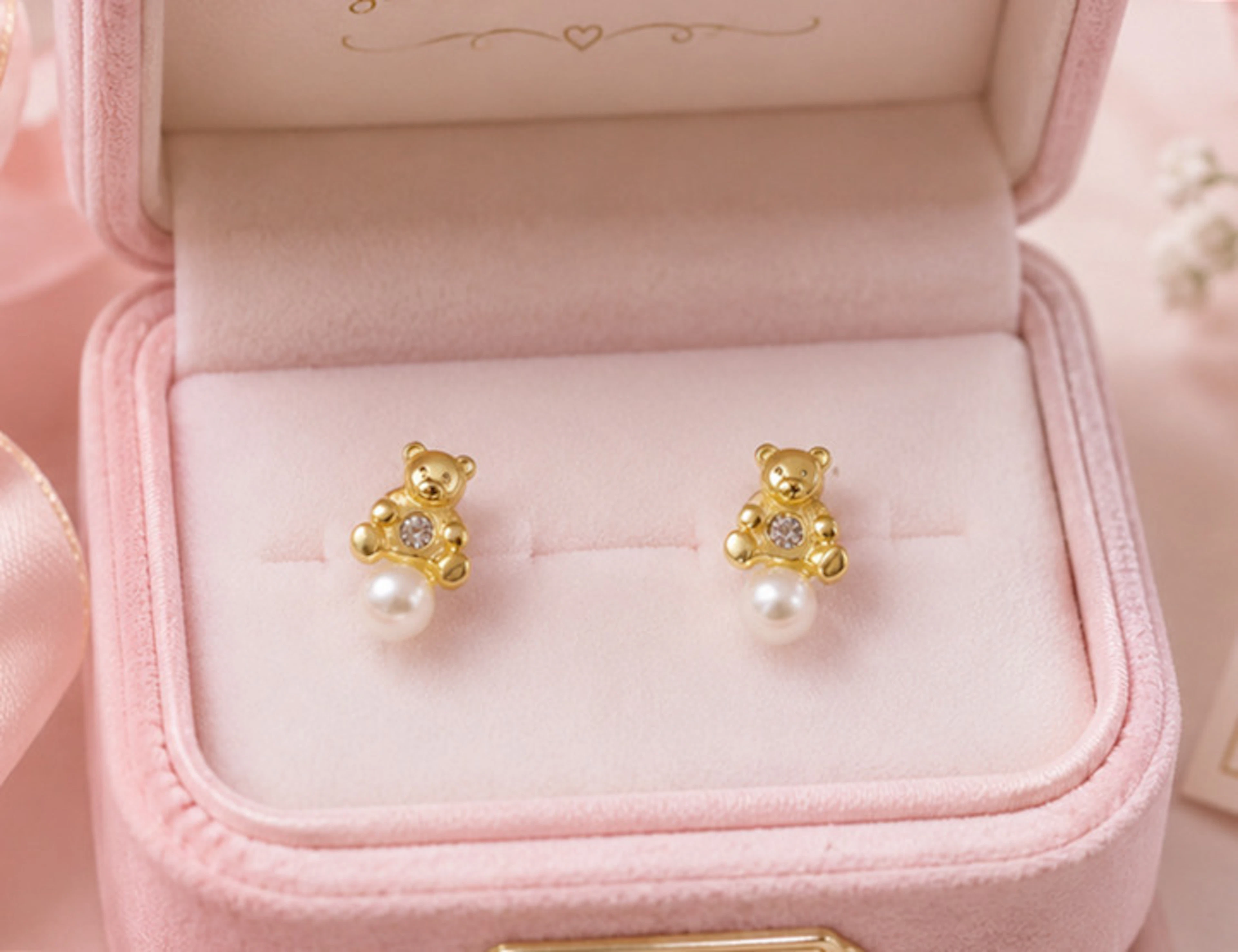 18-karat yellow gold "toi et moi" stud earrings with teddy bears