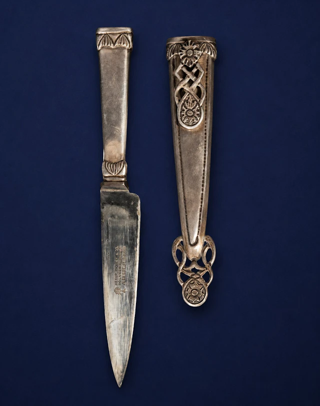 Exceptional Argentine criollo knife in 925 silver, Argentina, 20th century